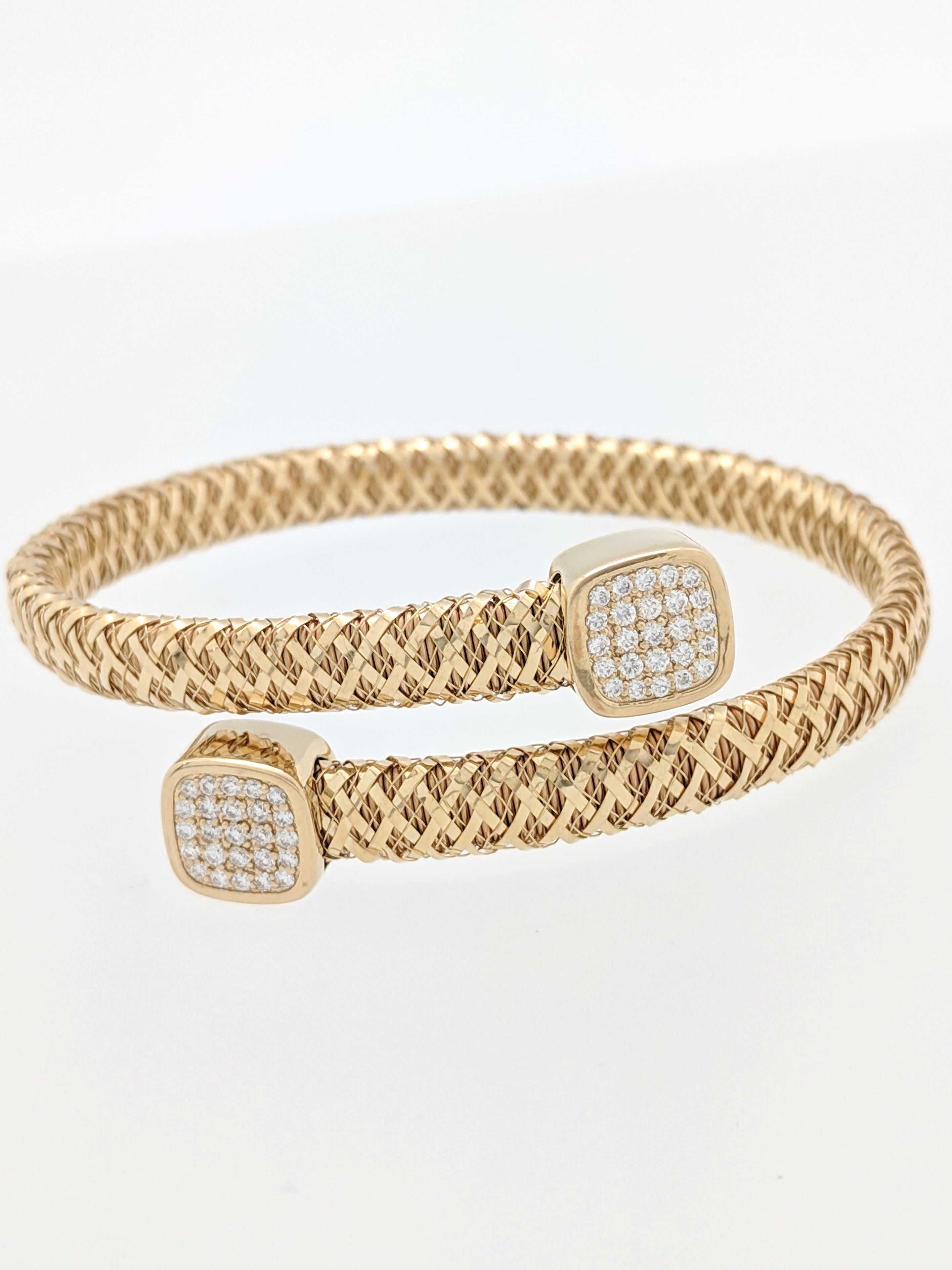 Roberto Coin 18K Yellow Gold Primavera Diamond Capped Bangle

You are viewing a stunning authentic Roberto Coin Primavera Diamond Capped Bangle. Any woman would love to add this piece to their collection!!

The bracelet is crafted from 18k yellow