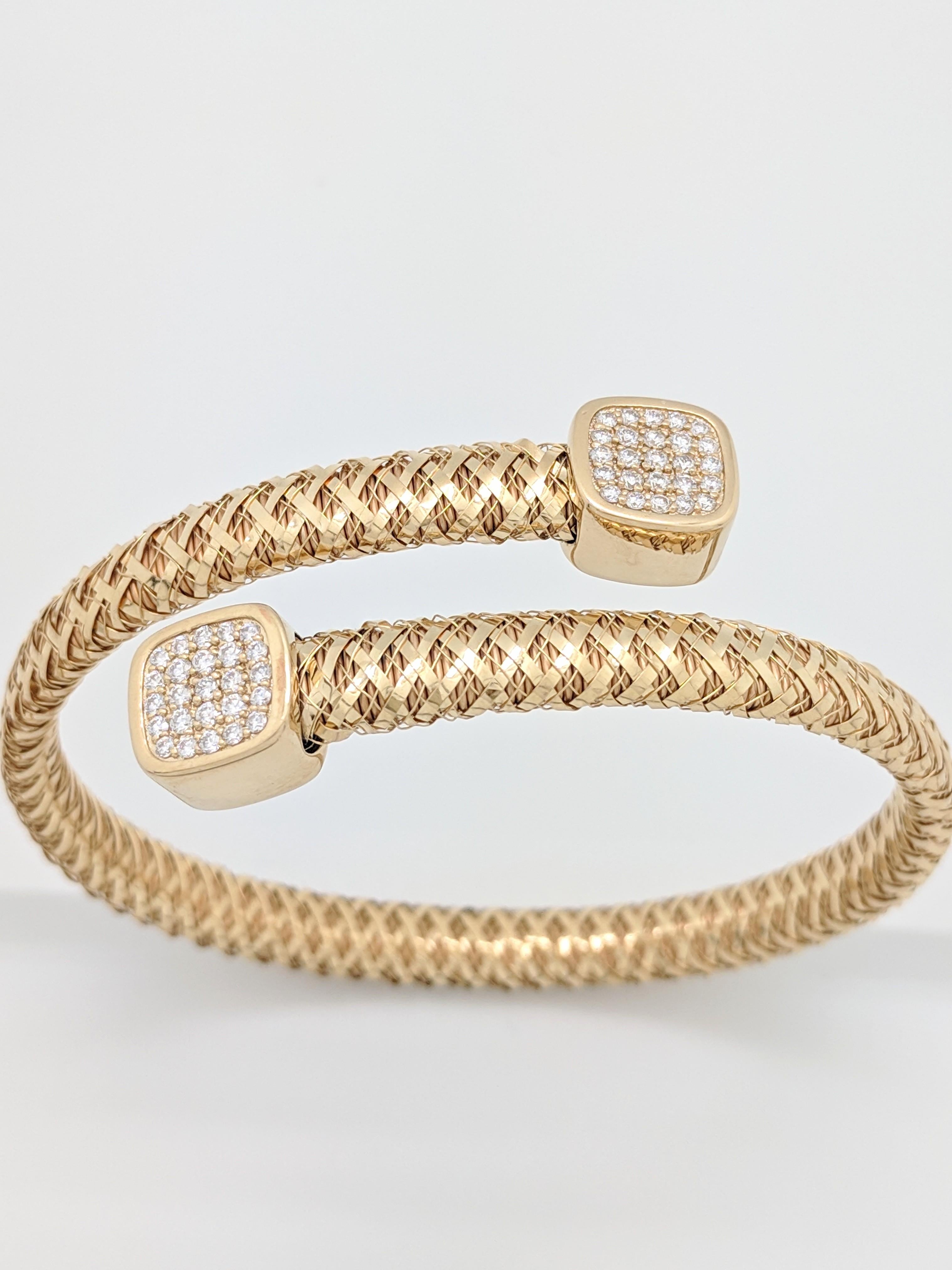 Roberto Coin 18 Karat Yellow Gold Primavera Diamond Capped Bangle In Excellent Condition In Gainesville, FL