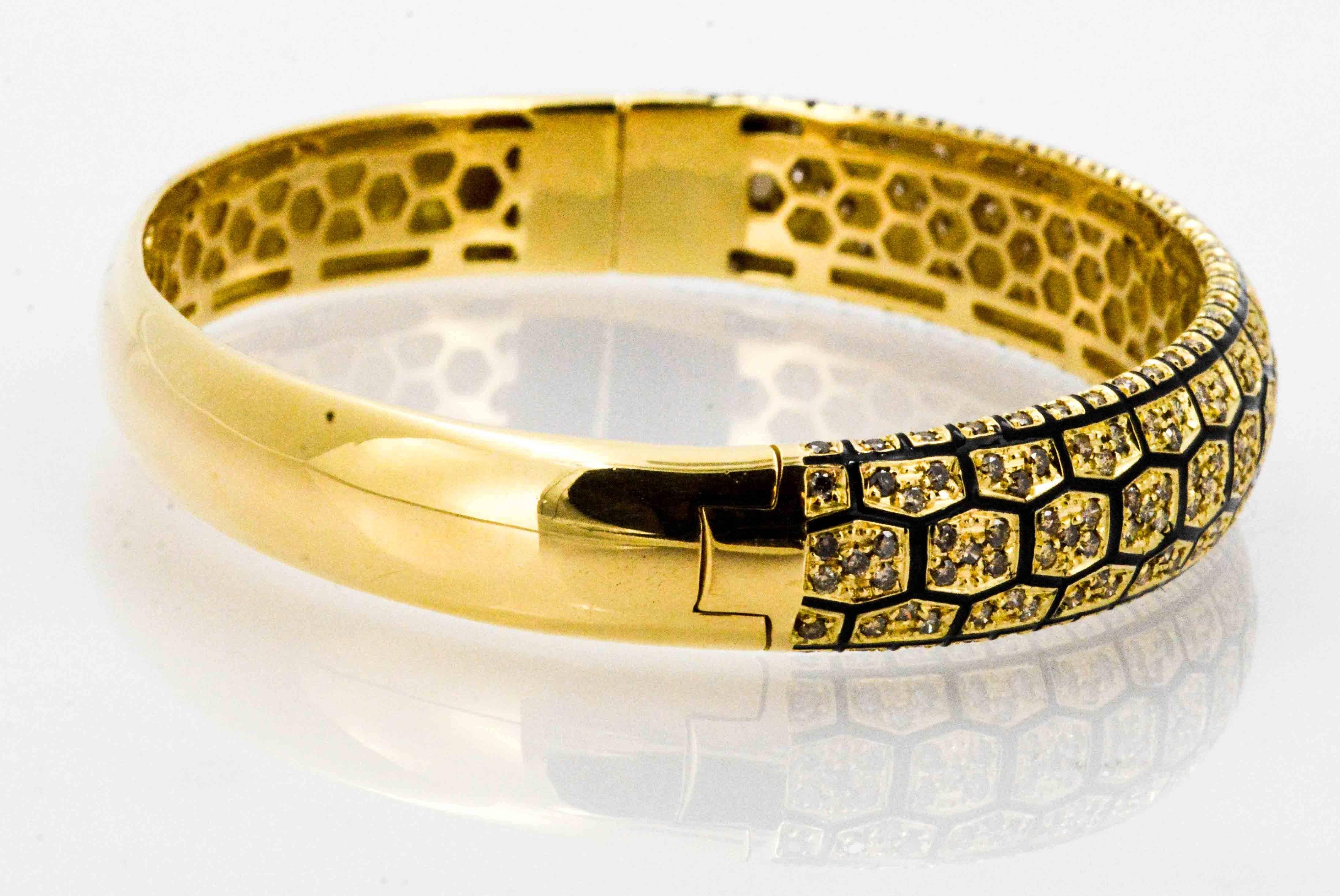 Modern Roberto Coin 18 KY Gold Honeycomb Bangle Bracelet 1.82 Carat Diamonds