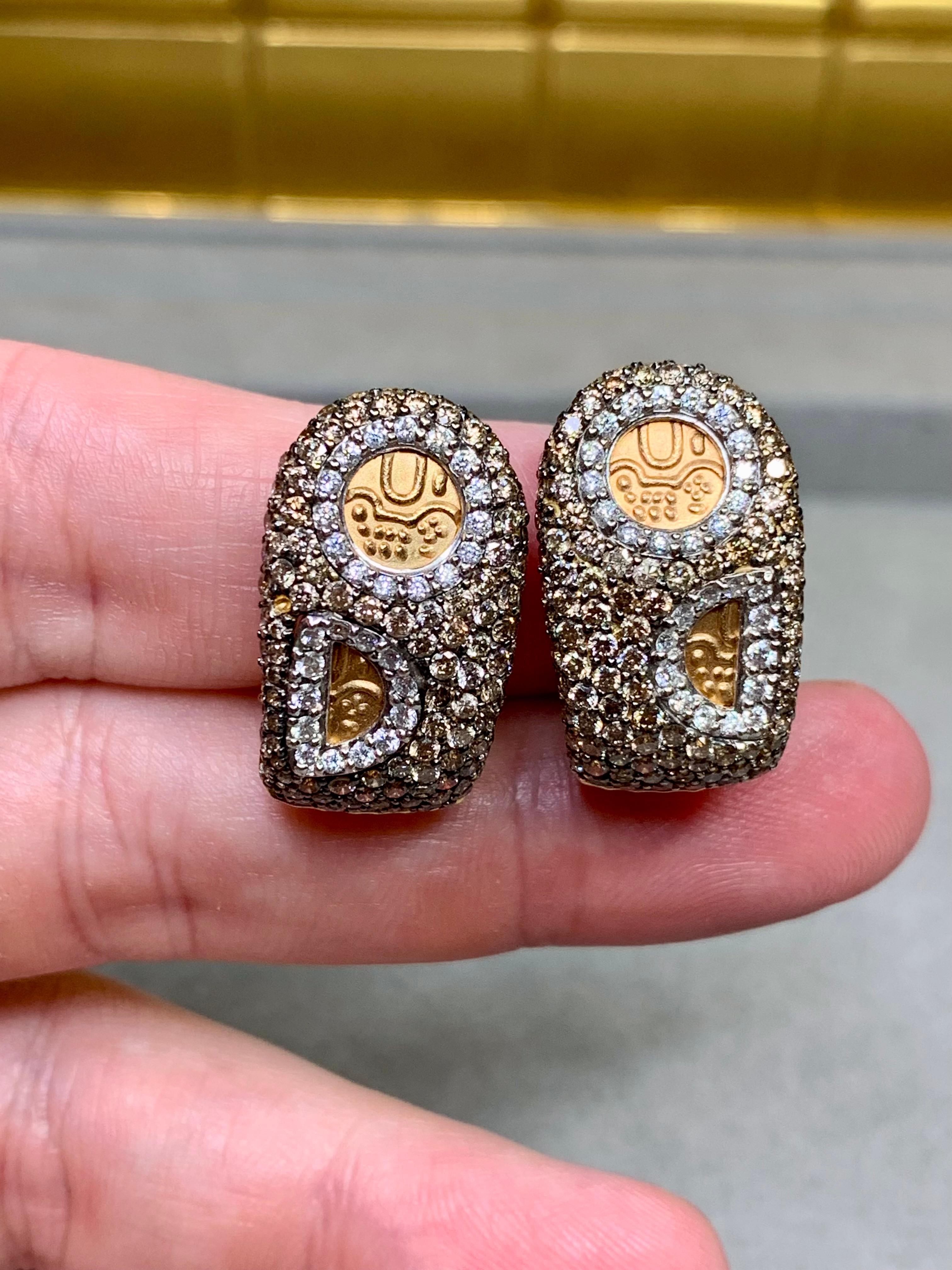 Roberto Coin 18K Fancy Brown White Pavé Diamond Wide Huggie Earrings 4ctw im Zustand „Gut“ im Angebot in Winter Springs, FL