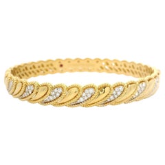 Roberto Coin Or 18k 0.47ctw Diamond Byzantine Barocco Hinged Bangle