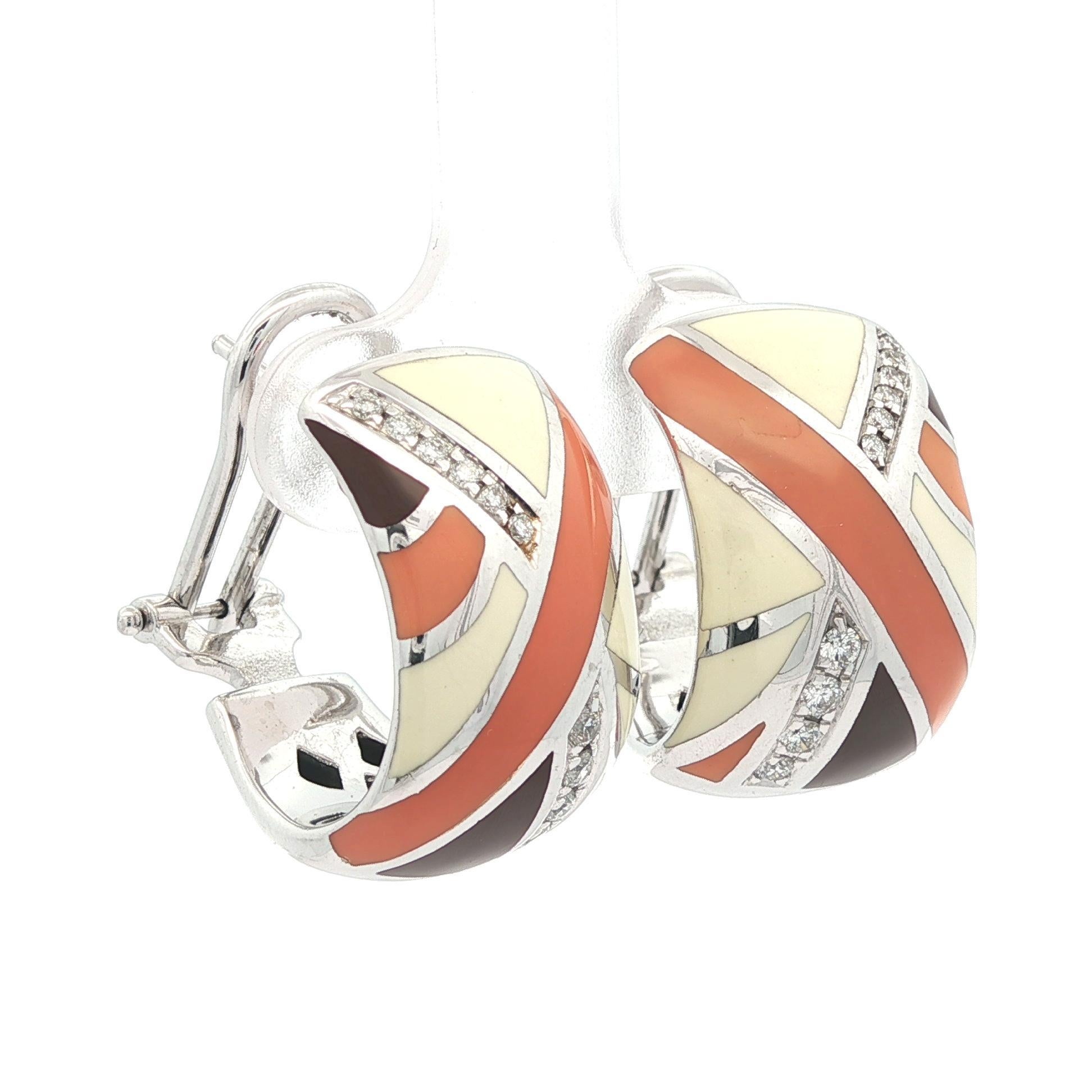 --Pierre(s) :...
(20) Diamants naturels véritables - taille ronde brillante - sertis en pavé - beaux diamants blancs brillants - 0,25ctw (approx.)
(2) Pierres rouges - taille ronde - serties - couleur rouge - au dos pour la signature

MATERIAL : Or