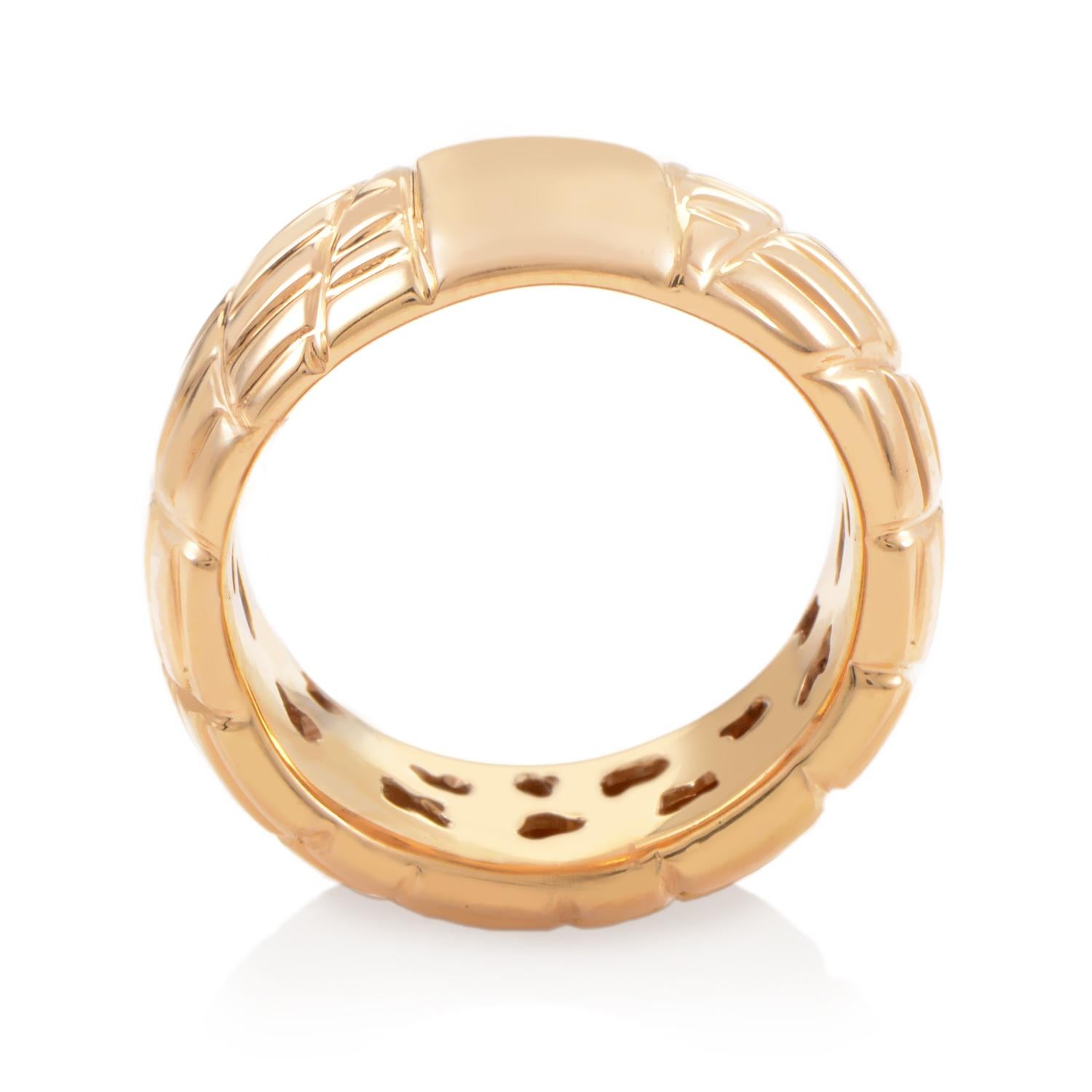 Characterized by its warm, radiant glow, the 18K rose gold gives this Roberto Coin ring enchanting, delightful appearance perfect for any occasion.
