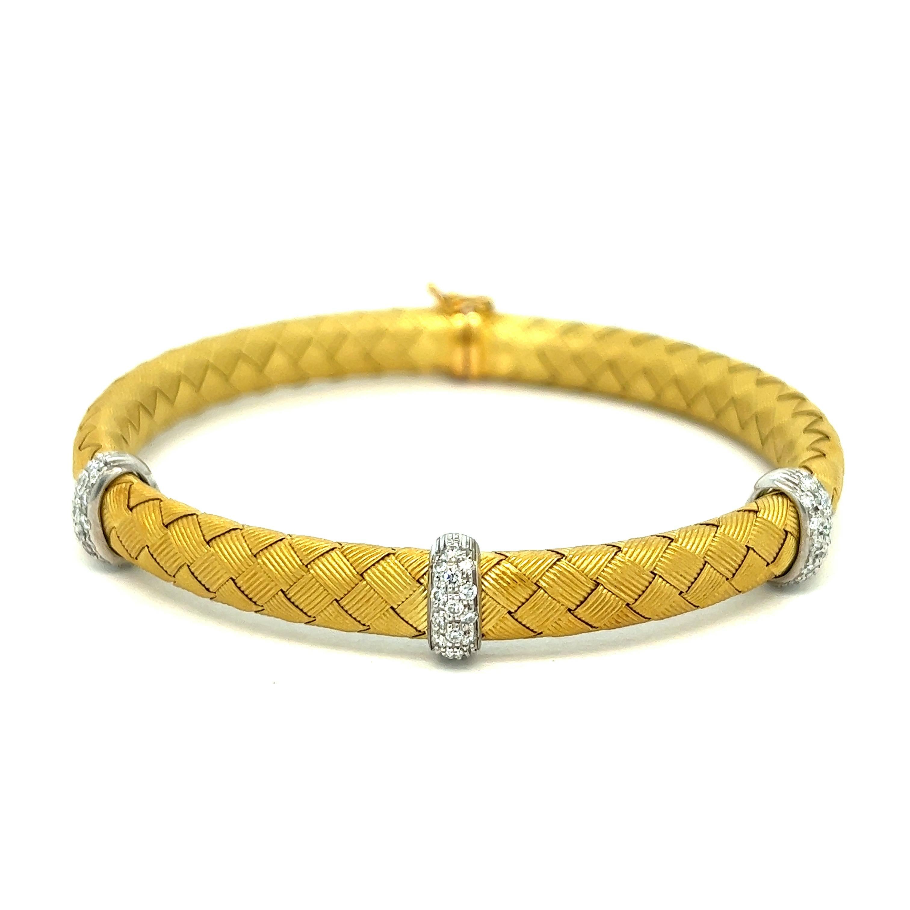 Roberto Coin 18k weave bracelet, made in Italy

Basket weave design, 18 karat yellow gold; marked 18k Italy

Size: width 0.31 inch, inner circumference 6.75 inches
Total weight: 26.1 grams