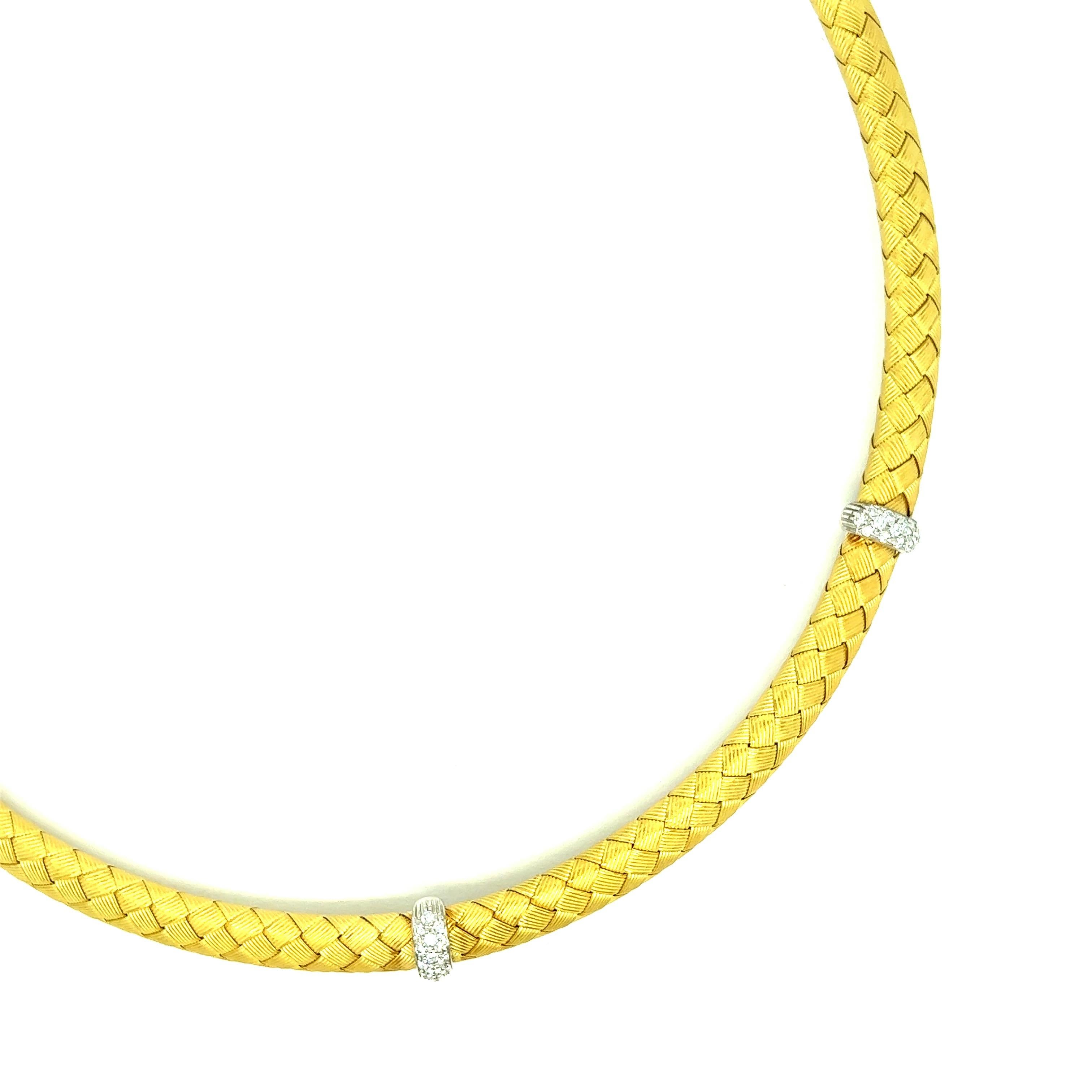 Roberto Coin 18k weave collar necklace, made in Italy

Basket weave design, 18 karat yellow gold; marked 18k Italy

Size: width 0.31 inch, inner circumference 15.75 inches
Total weight: 40.9 grams