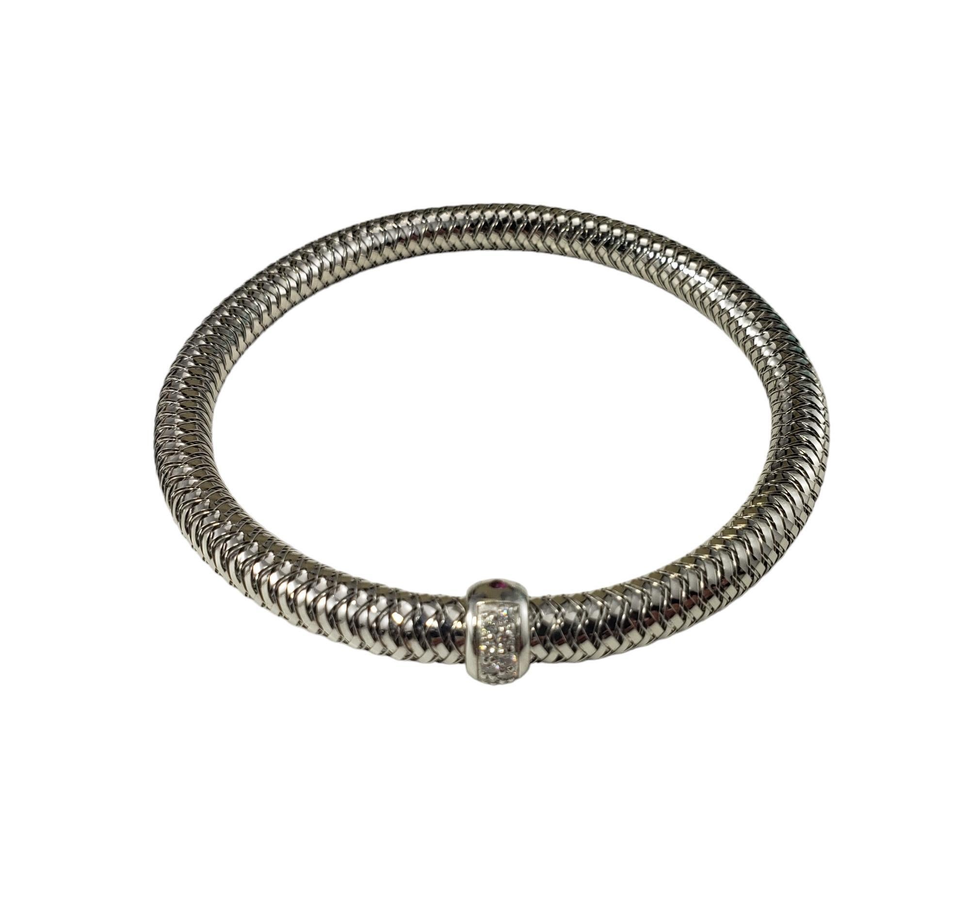 Roberto Coin 18K White Gold and Diamond Primavera Bracelet

This elegant bracelet by Roberto Coin is crafted in beautifully crosshatched 18K white gold with a diamond pave station.  

Width: 5.5 mm. 

Approximate total diamond weight: .22