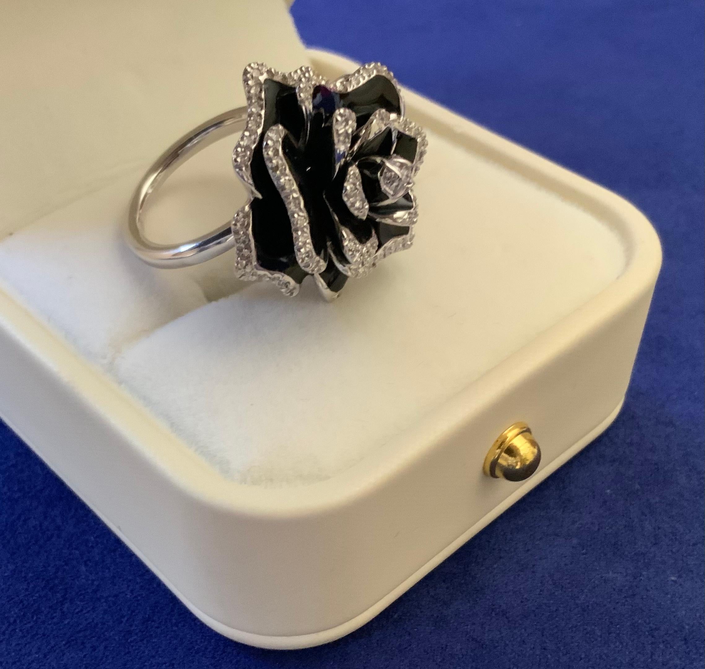 Roberto Coin 18k White Gold Black Rose Diamond Ring In Good Condition For Sale In Guaynabo, PR