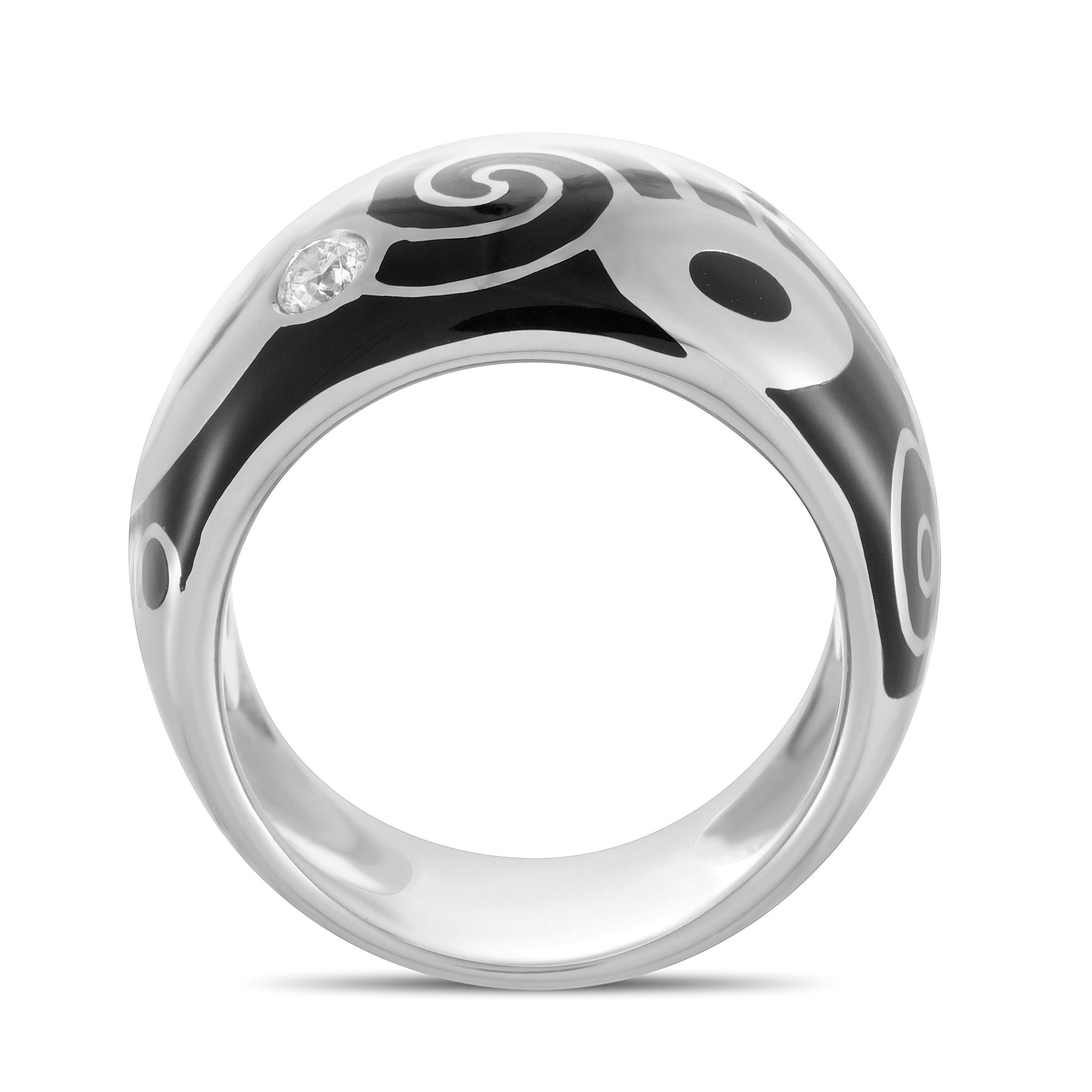 The elegant gleam of 18K white gold is splendidly accentuated in this exquisite Roberto Coin ring by the beautifully stylized black enamel and the expertly cut diamond stones that weigh 0.17 carats in total.
