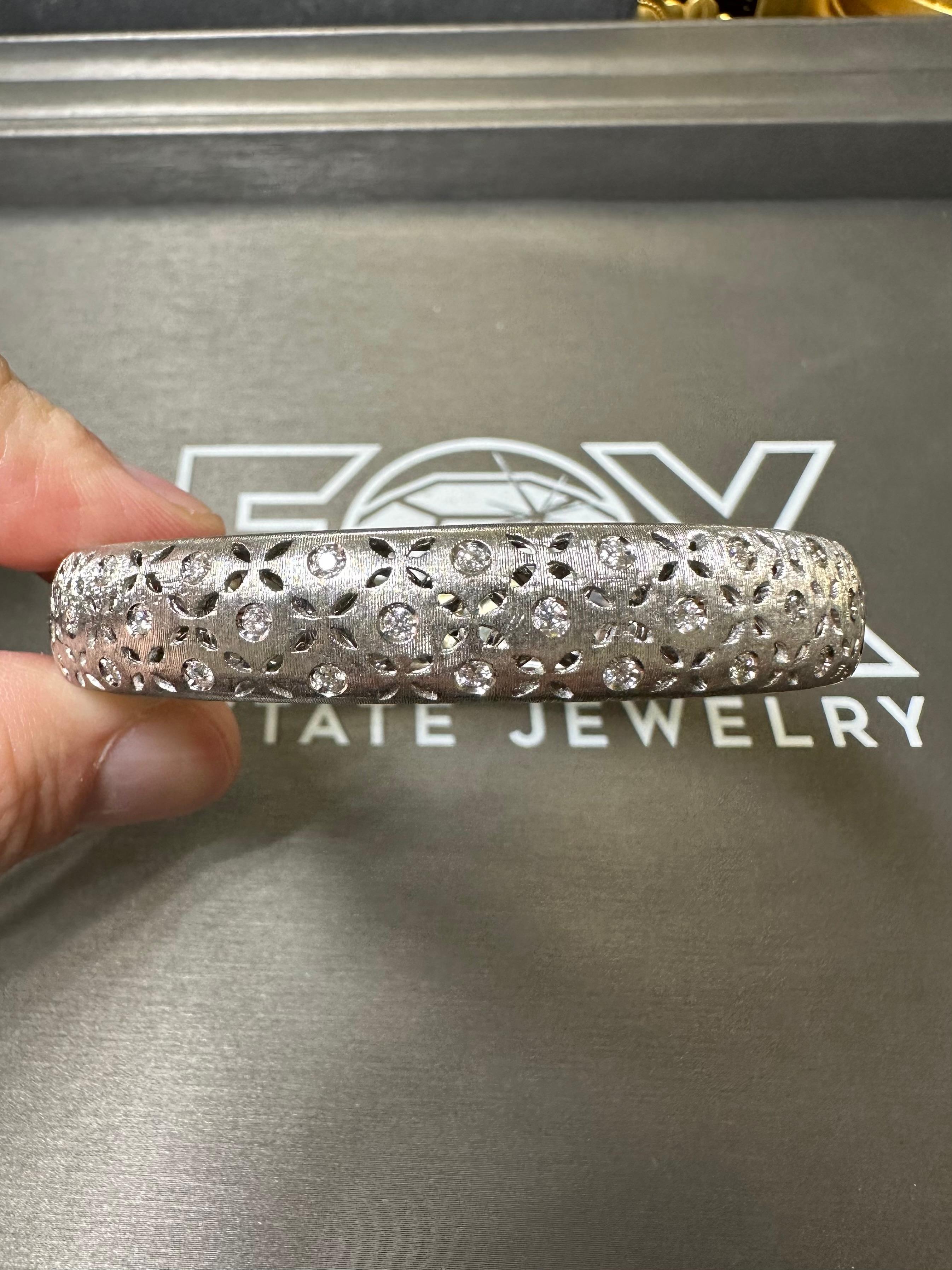 ROBERTO COIN 18K White Gold Diamond Textured GRANADA Cuff Bracelet 7” In Good Condition For Sale In Winter Springs, FL