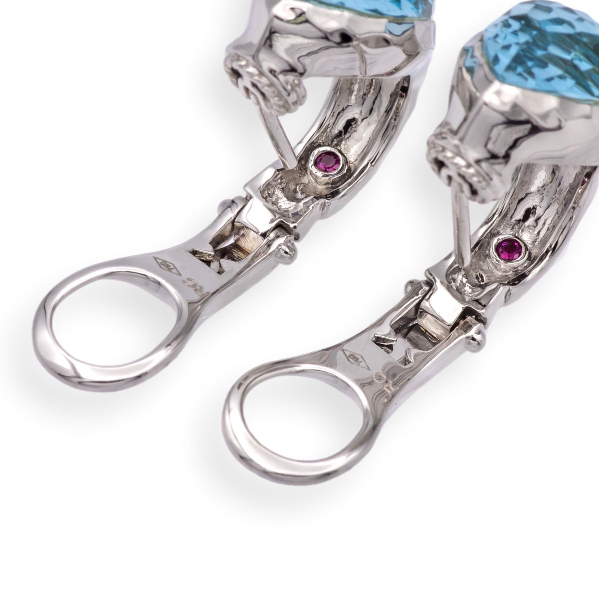 Contemporain Roberto Coin Boucles d'oreilles clip / post en or blanc 18K Hammer avec Topaze Bleue 14cts en vente