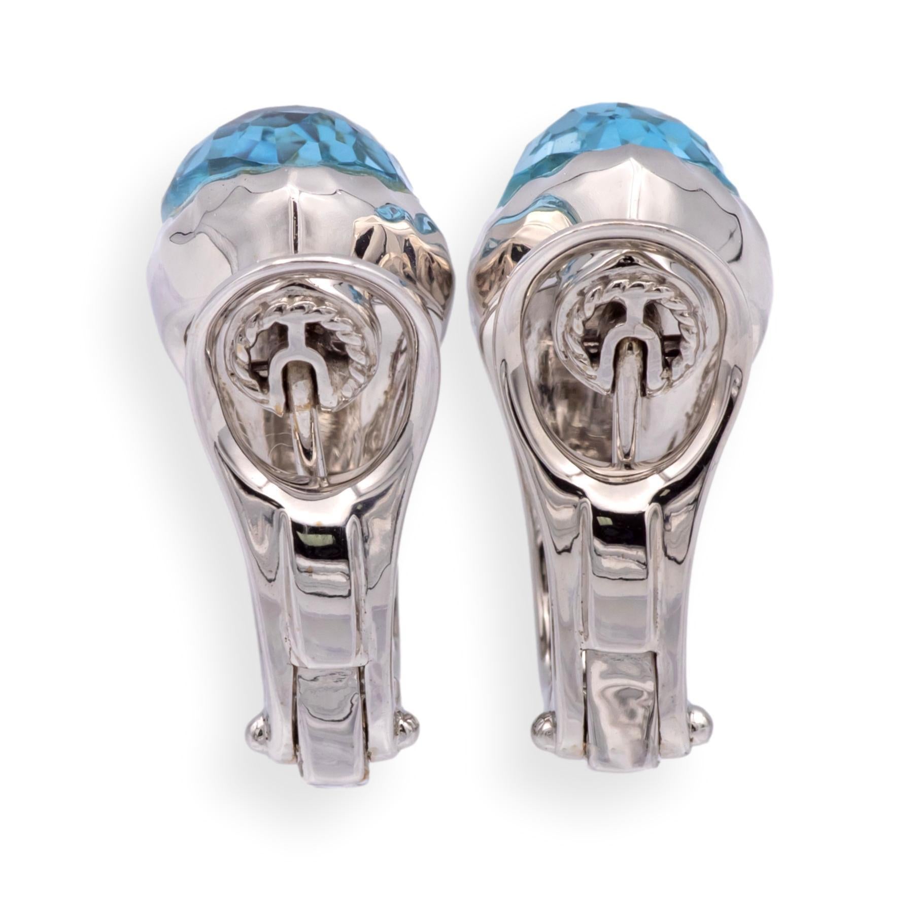 Roberto Coin Boucles d'oreilles clip / post en or blanc 18K Hammer avec Topaze Bleue 14cts Excellent état - En vente à New York, NY