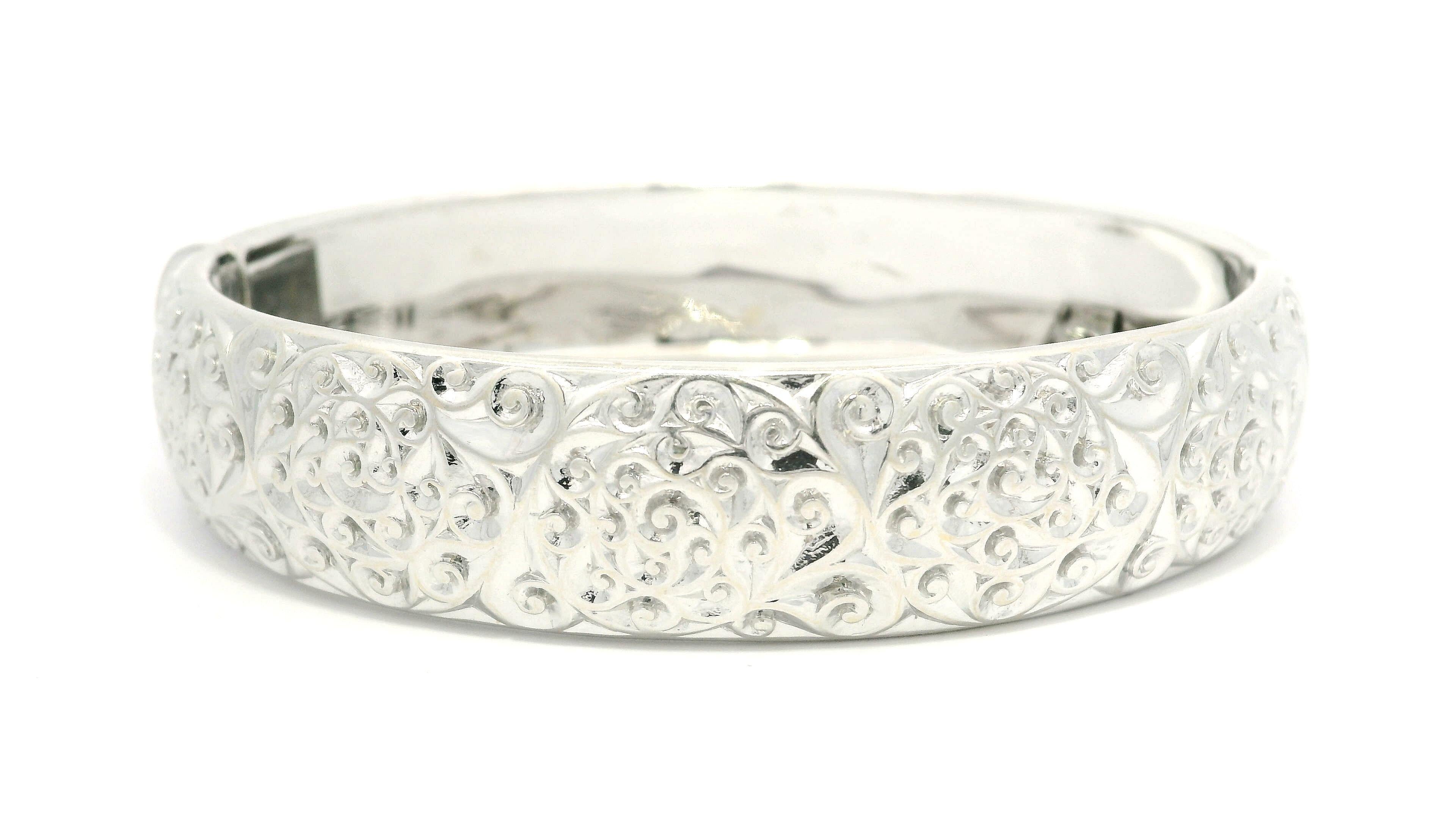 Roberto Coin Bracelet jonc à charnières larges de 14,1 mm en or blanc 18 carats texturé en vente 1