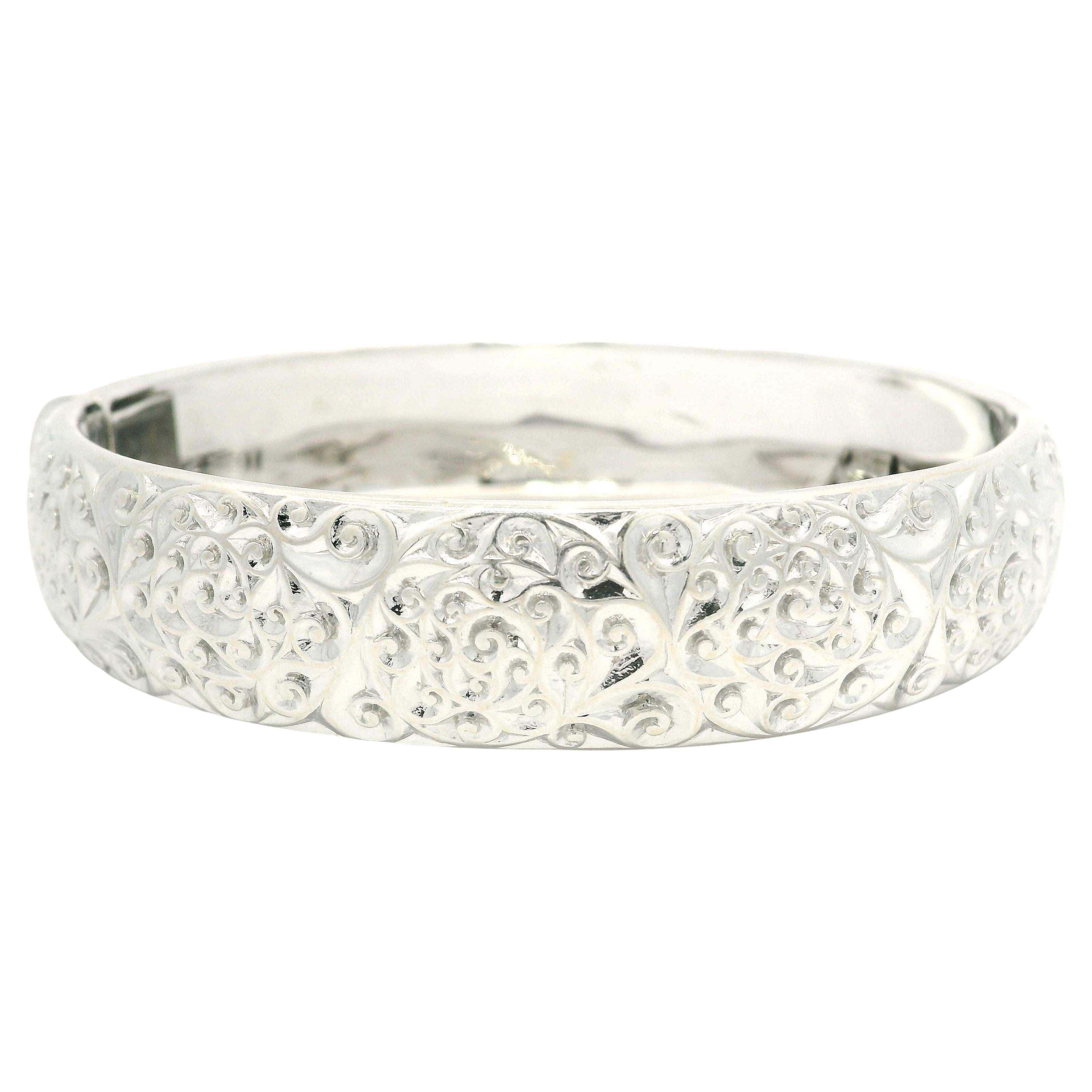 Roberto Coin 18k White Gold Textured 14.1mm Wide Hinged Bangle Bracelet