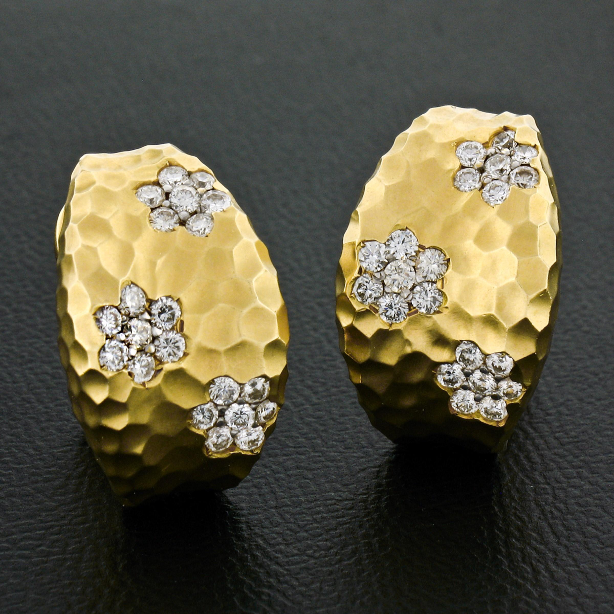 Here we have a gorgeous pair of huggie earrings designed by Roberto Coin and crafted in Italy from solid 18k yellow gold. The earrings have a very lovely and unique hammered textured over the desirable matte finishing. Each earring is decorated with