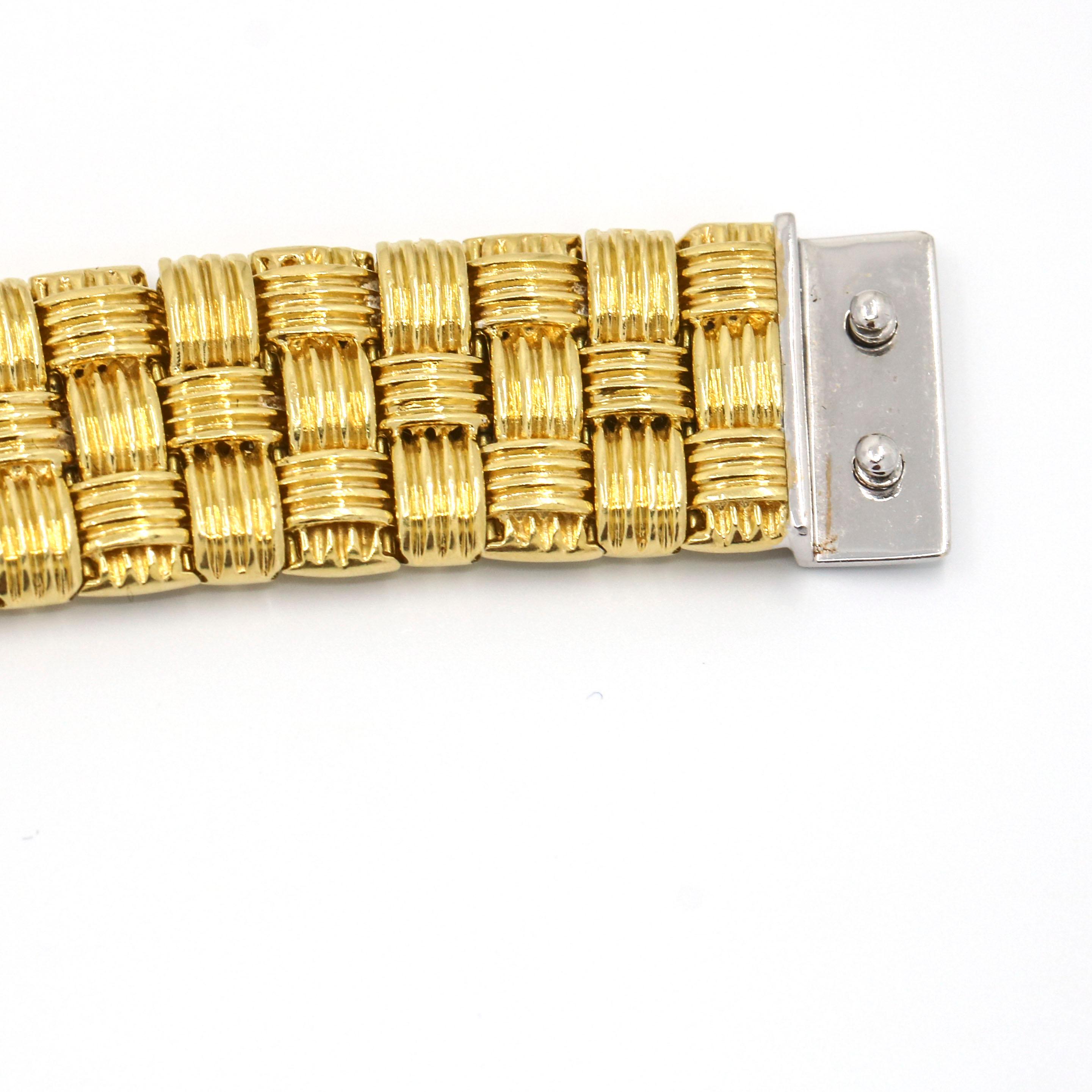 Roberto Coin 18 Karat Yellow Gold Appassionata Diamond Clasp 3-Row Bracelet For Sale 2