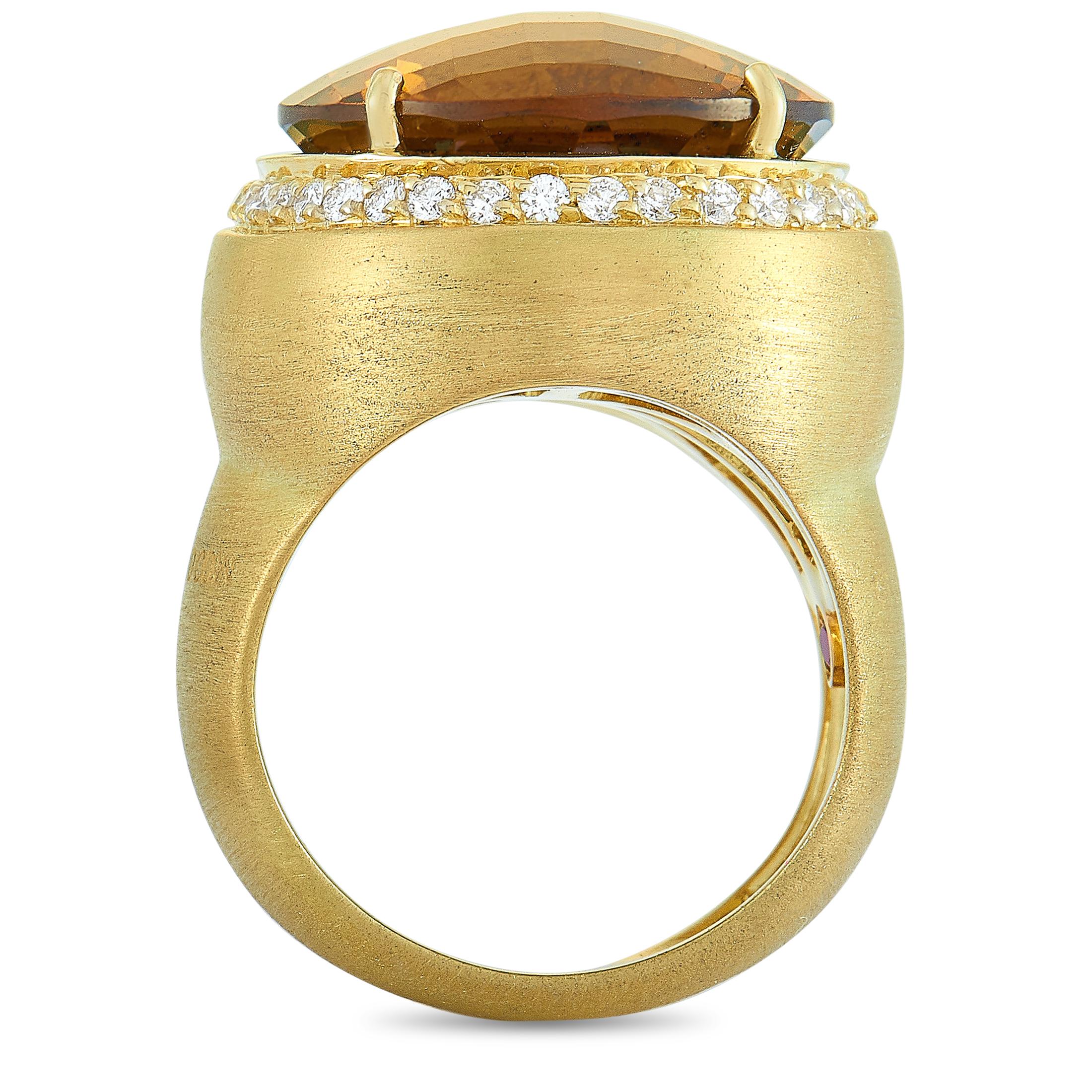 This Roberto Coin ring is crafted from 18K yellow gold and set with a honey quartz and a total of 0.40 carats of diamonds. The ring weighs 15.7 grams, boasting band thickness of 6 mm and top height of 11 mm, while top dimensions measure 18 by 18