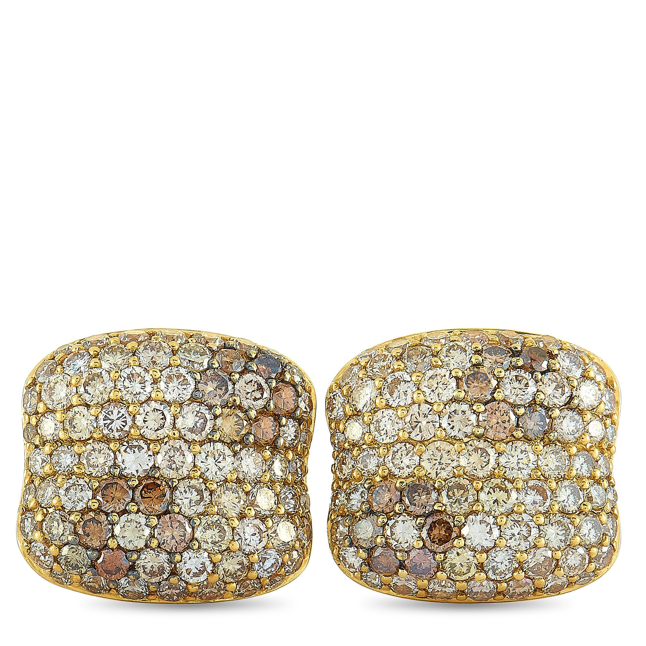 These Roberto Coin cufflinks are made of 18K yellow gold and each weighs 7.8 grams, measuring 0.60” in length and 0.62” in width. The cufflinks are set with diamonds that amount to 4.25 carats.

Offered in brand new condition, this pair of cufflinks
