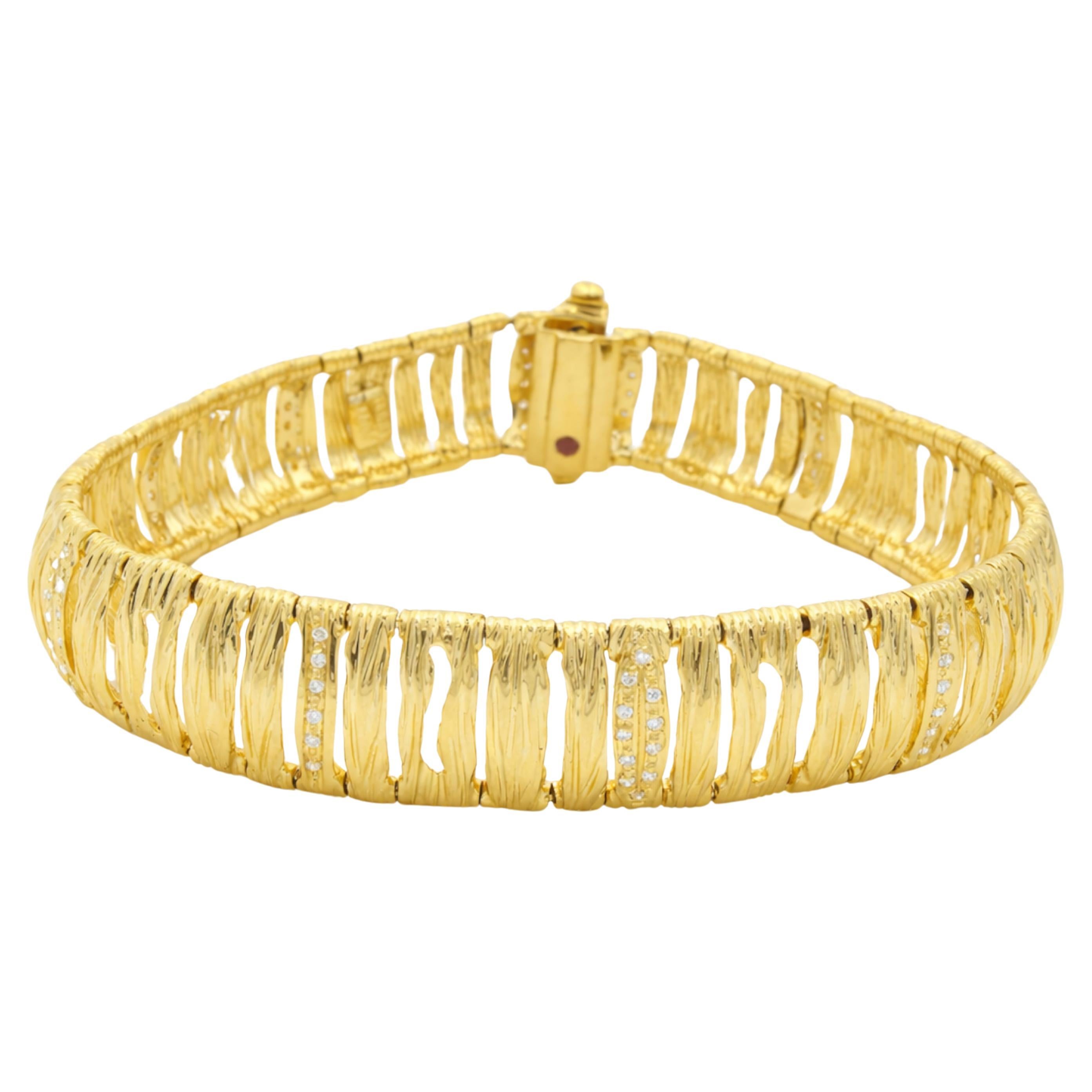 Roberto Coin 18K Yellow Gold Diamond Elephant Skin Bracelet en vente