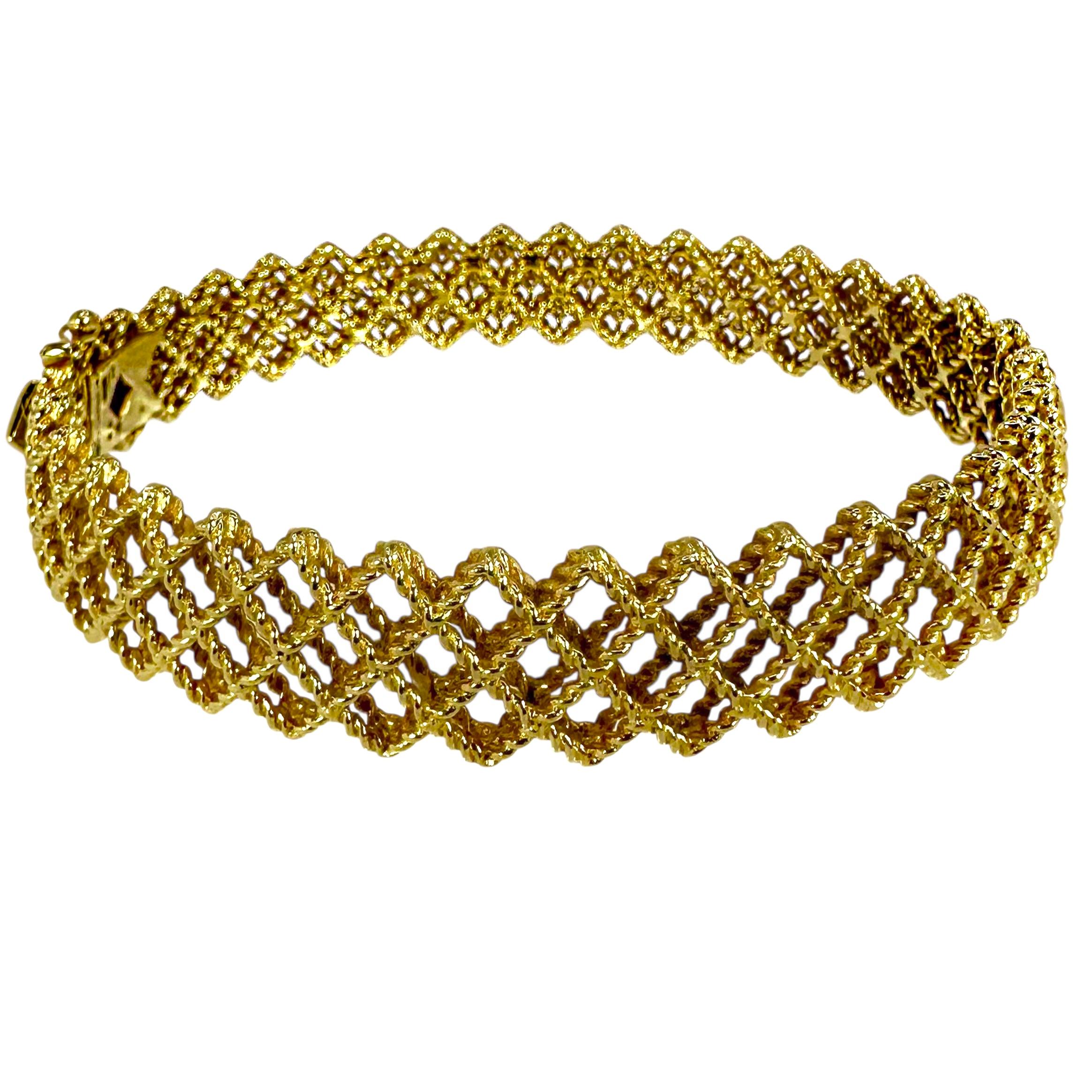 Roberto Coin 18K Yellow Gold & Diamond Lattice Design, Oval Bangle Bracelet In Good Condition For Sale In Palm Beach, FL