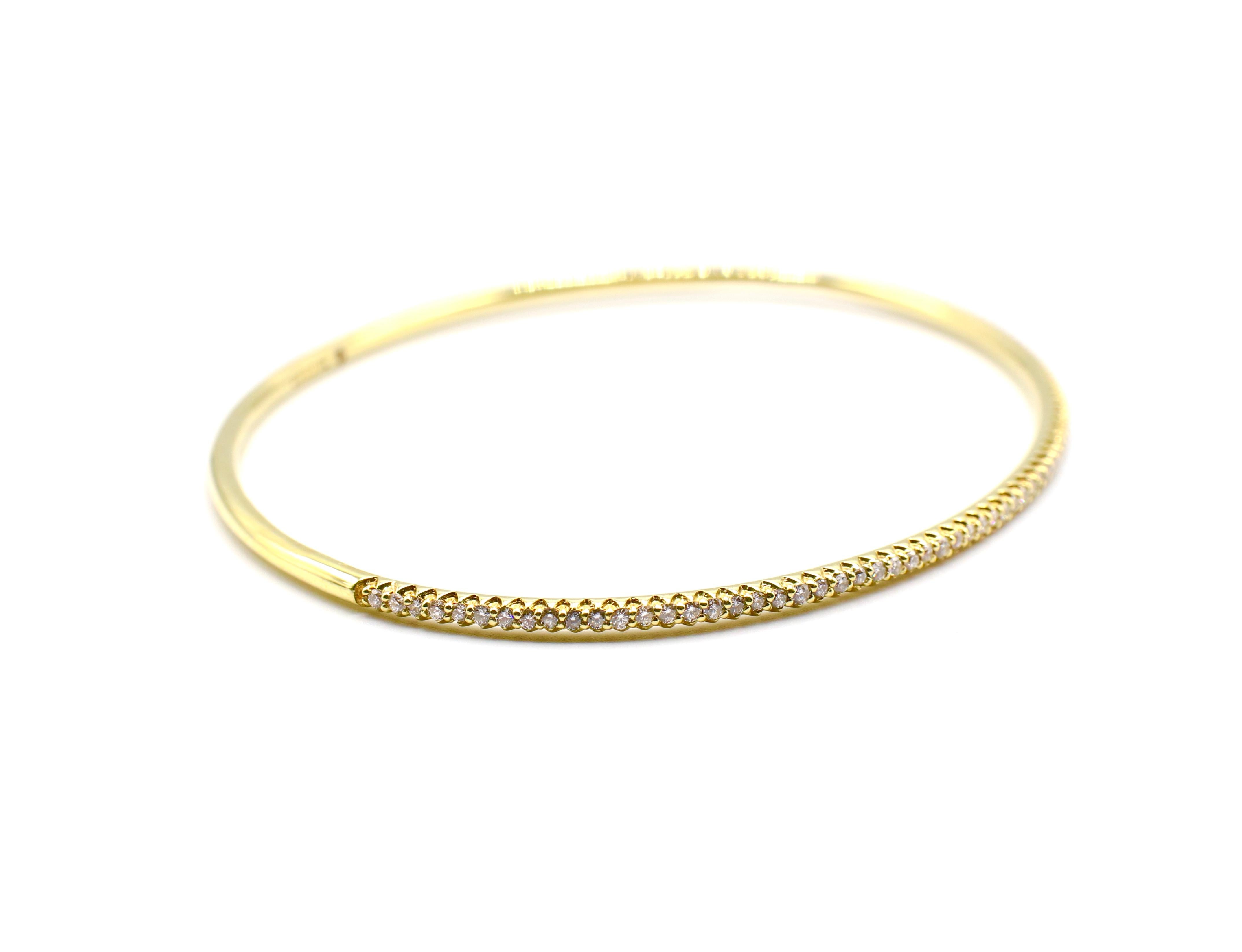 Roberto Coin Classic 18K Yellow Gold & Diamond 0.67ctw Thin Bangle Bracelet 

Metal: 18K Yellow Gold 750
Weight: 10.26 grams
Dimensions: Fits approx a 6.5-7 inch wrist
There are approximately 0.67ctw of pave diamonds G VS
1 round ruby inside -