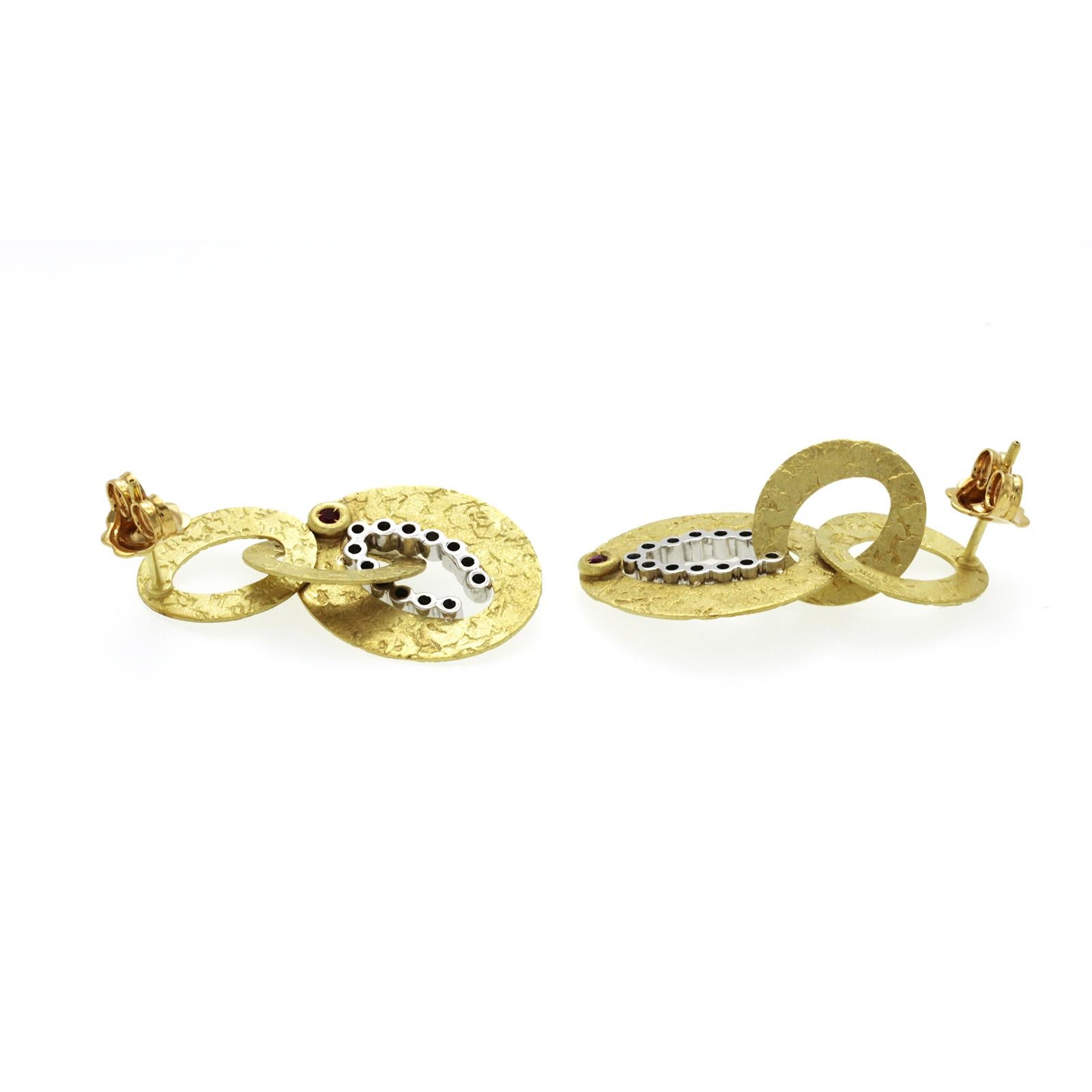  Roberto Coin Boucles d'oreilles ovales chic et brillantes en or jaune 18 carats avec diamants et rubis Unisexe en vente
