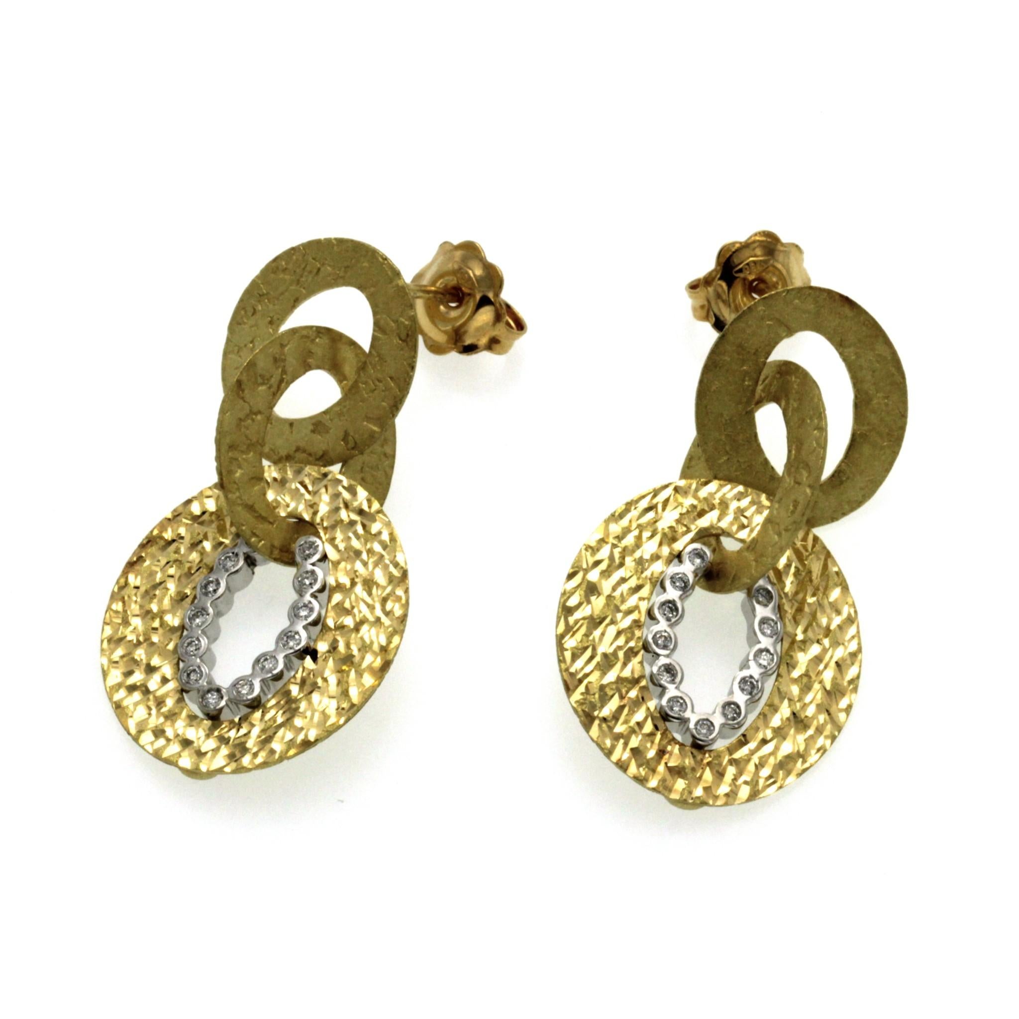  Roberto Coin Boucles d'oreilles ovales chic et brillantes en or jaune 18 carats avec diamants et rubis en vente 1