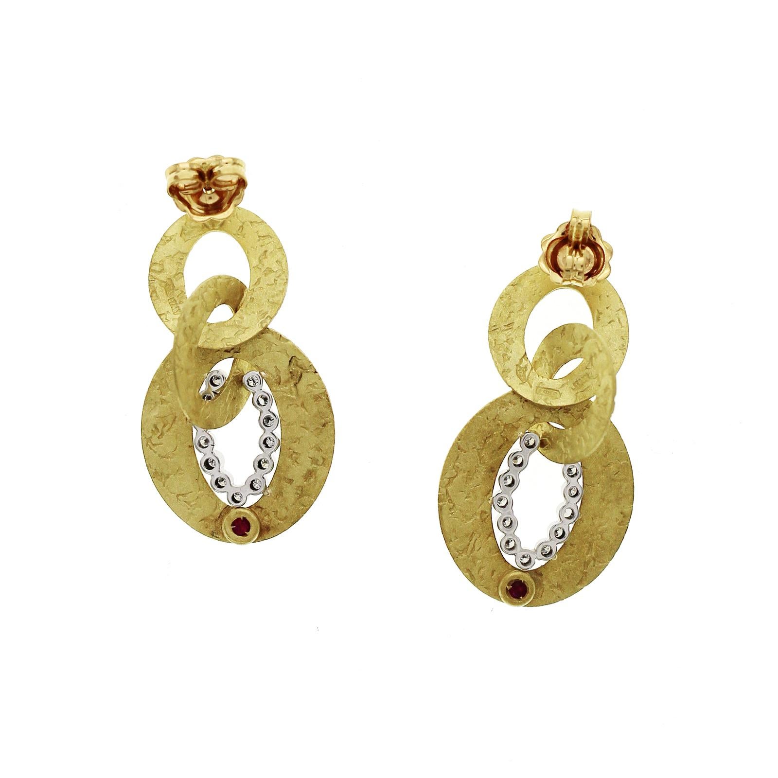  Roberto Coin Boucles d'oreilles ovales chic et brillantes en or jaune 18 carats avec diamants et rubis en vente 3