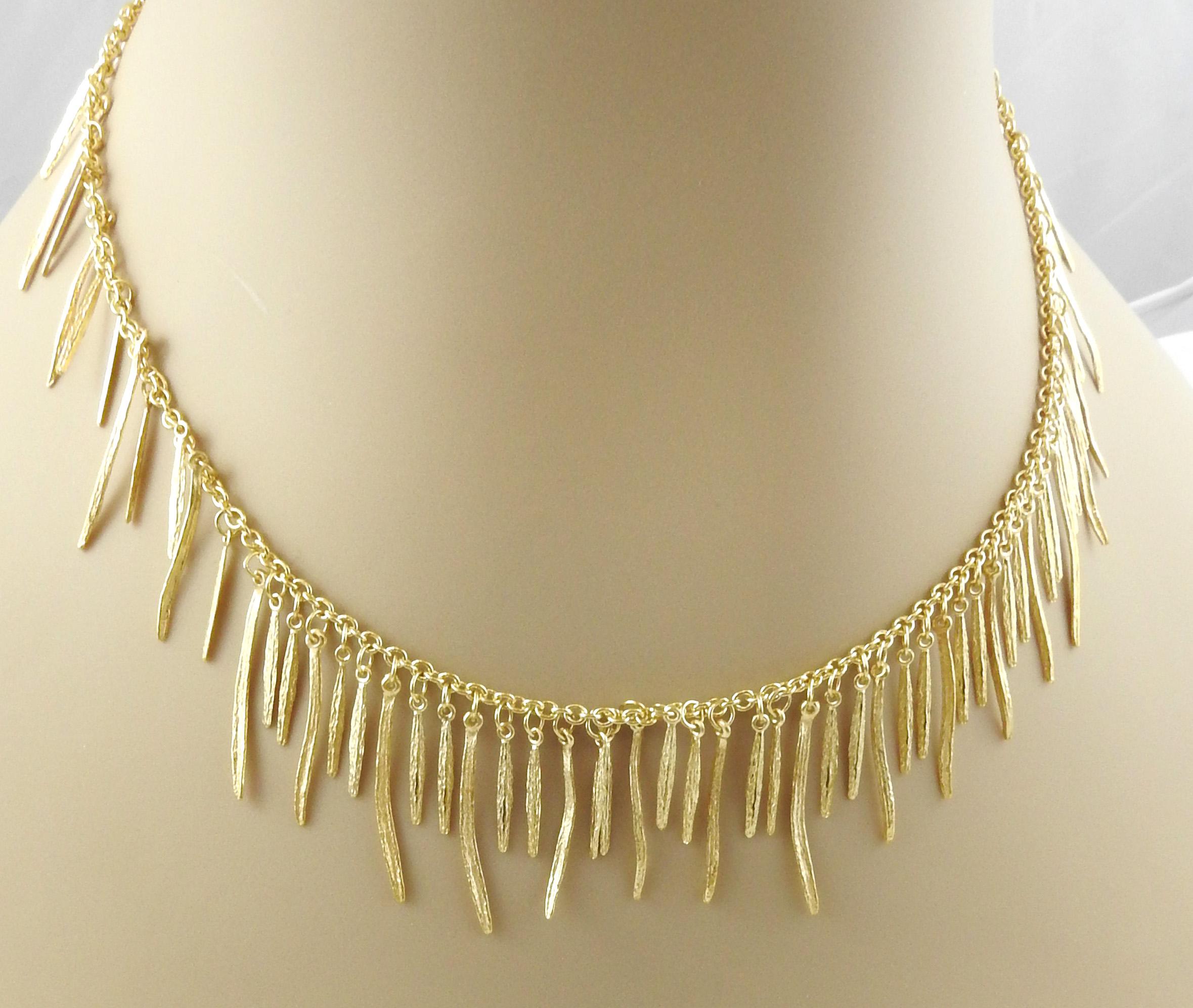 Roberto Coin 18K Yellow Gold Elephant Skin Tassel Fringe Necklace

This beautiful fluid necklace has a frosted, shimmery yellow gold look and feel. 

This necklace is set in 18K yellow gold and is approx. 17