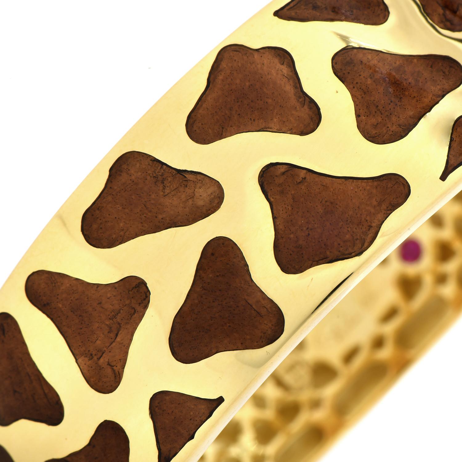 From the House of Roberto Coin, this medium-sized Giraffe Motif bracelet has a beautiful contrast between gold and brown enamel.

All-around graduated bracelet, crafted in solid 18K Yellow Gold, accented with brown enamel.

Secured by an insert