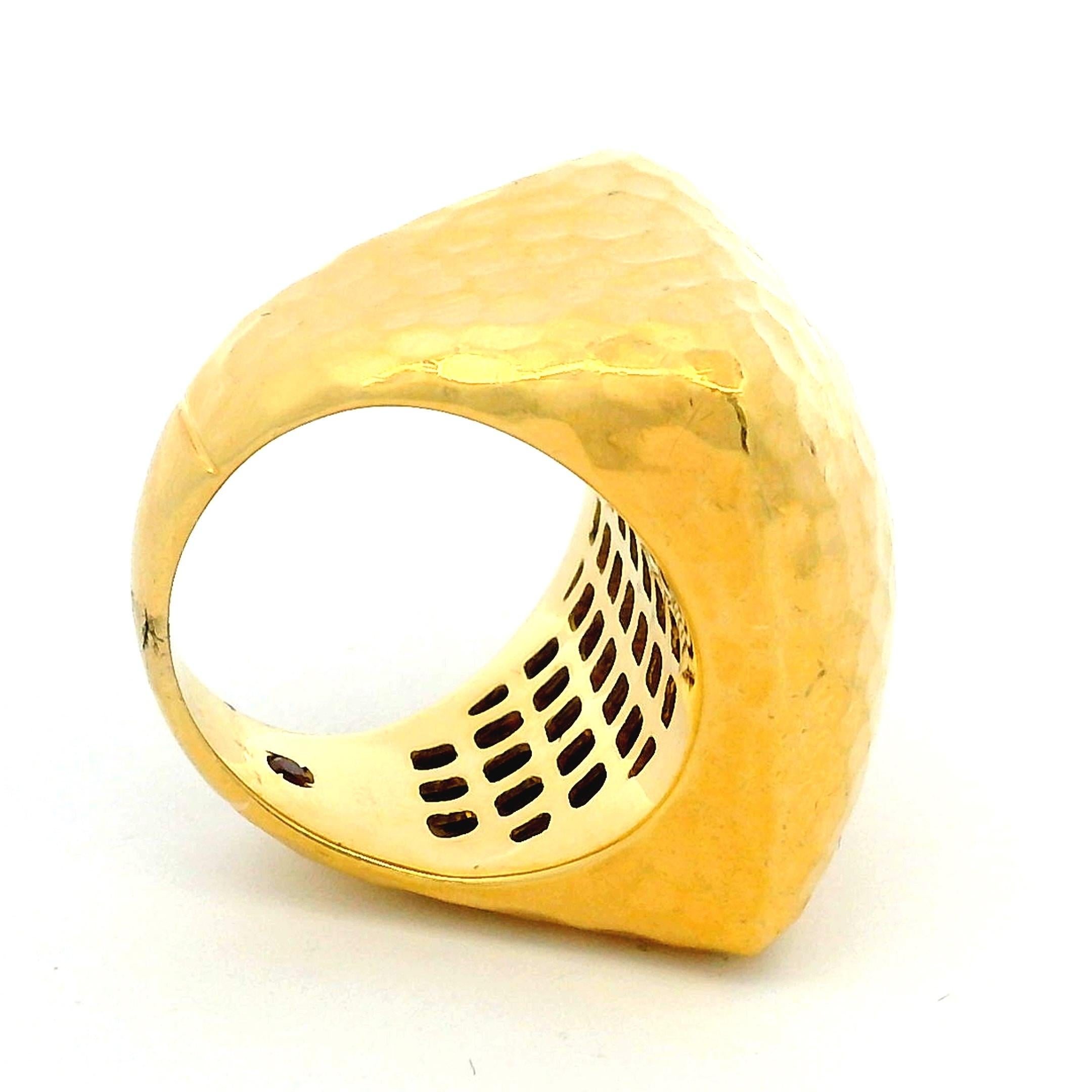 Contemporain Roberto Coin Bague dôme martelée en or jaune 18K, finition italienne Martellato