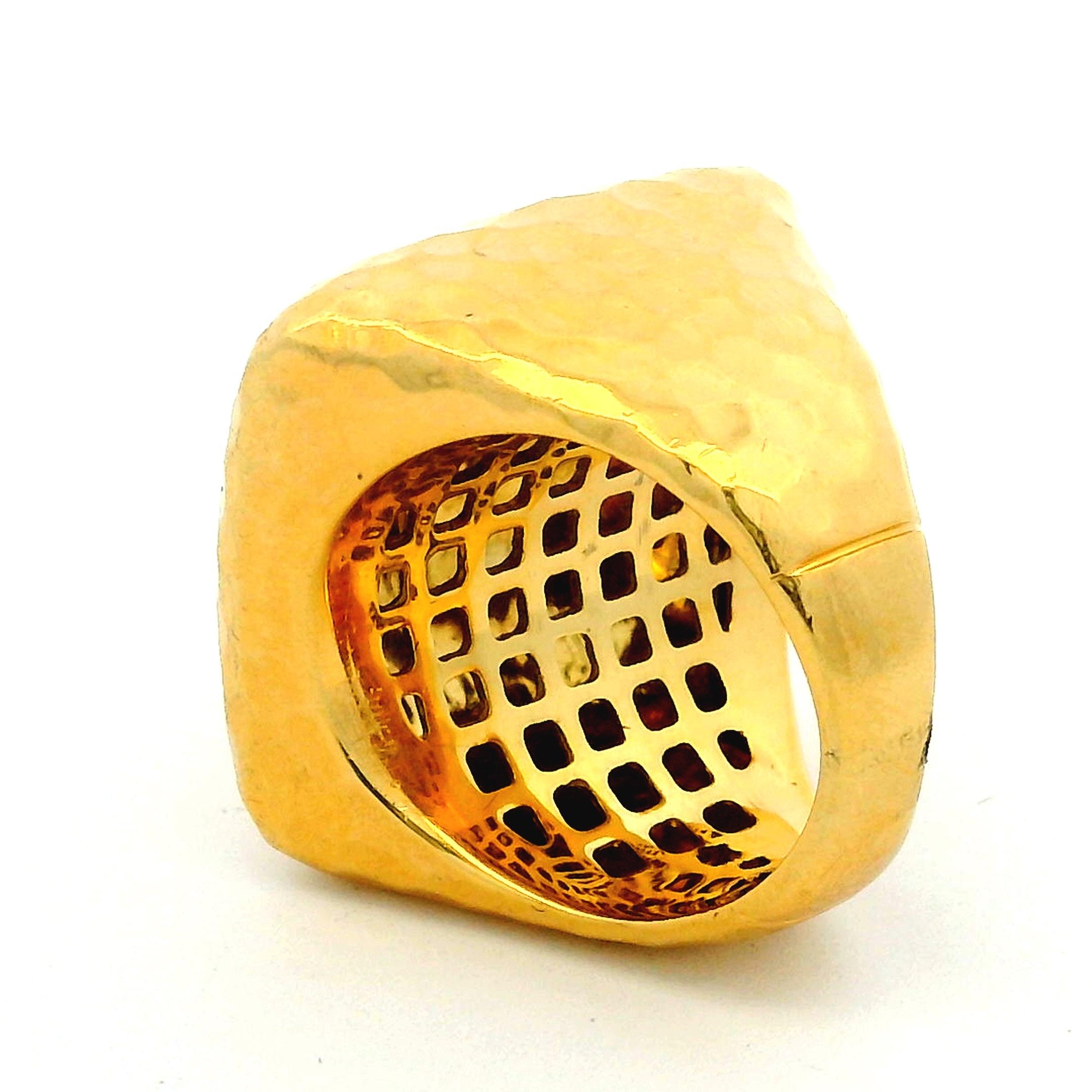 Roberto Coin Bague dôme martelée en or jaune 18K, finition italienne Martellato 1