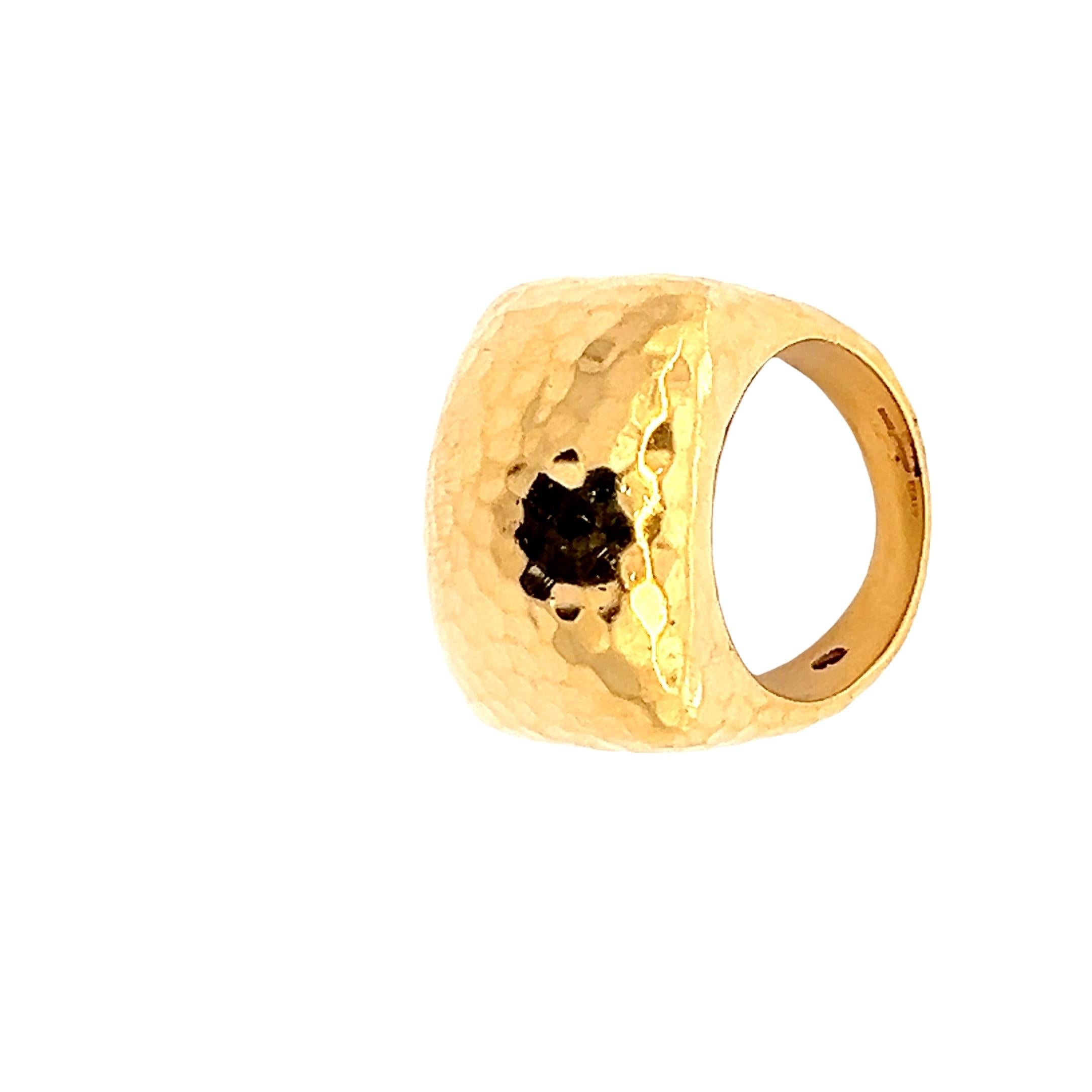 Roberto Coin Bague dôme martelée en or jaune 18K, finition italienne Martellato en vente 2