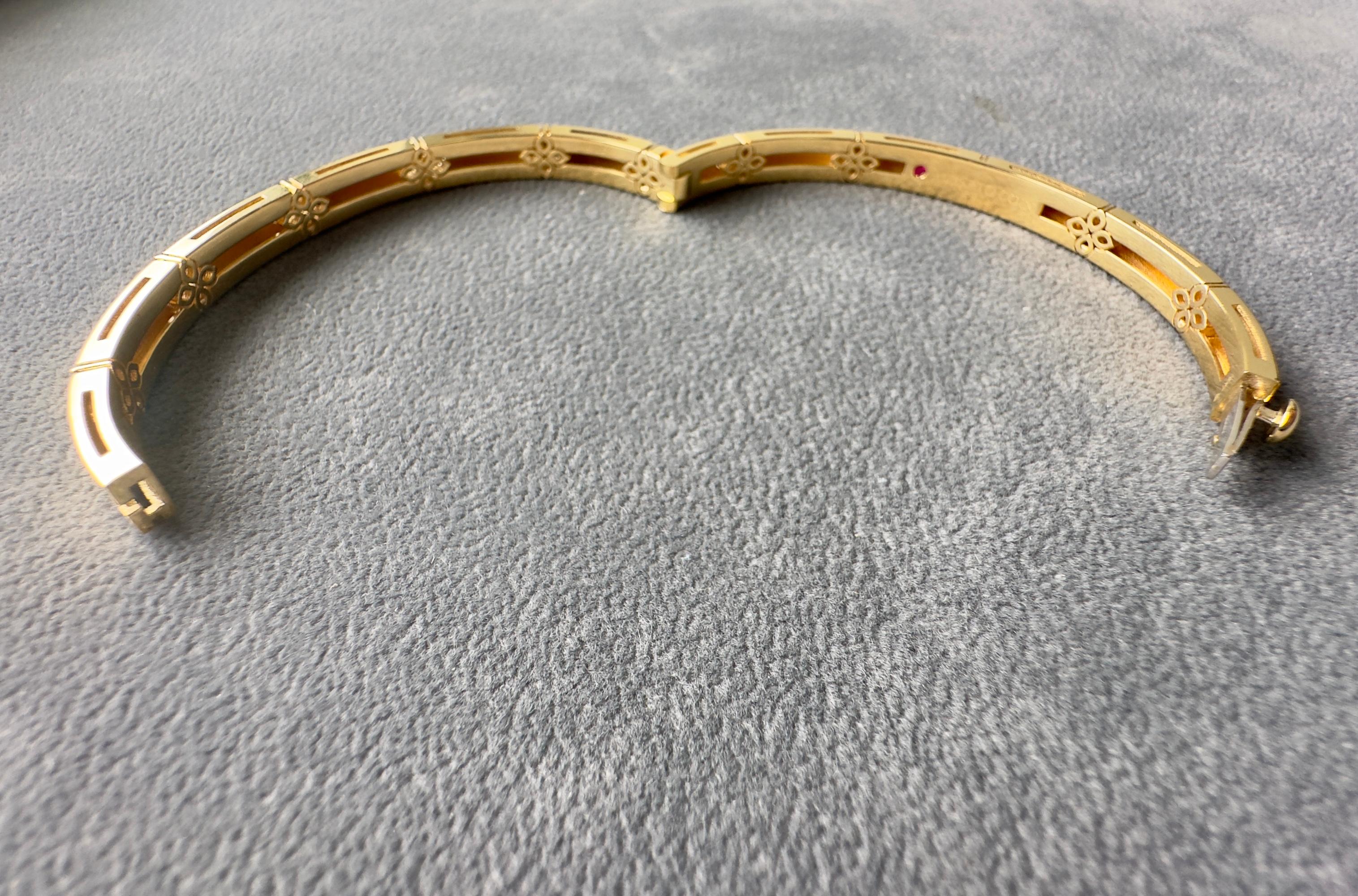 Roberto Coin 18k Yellow Gold Love in Verona Diamond Accent Bangle en vente 6