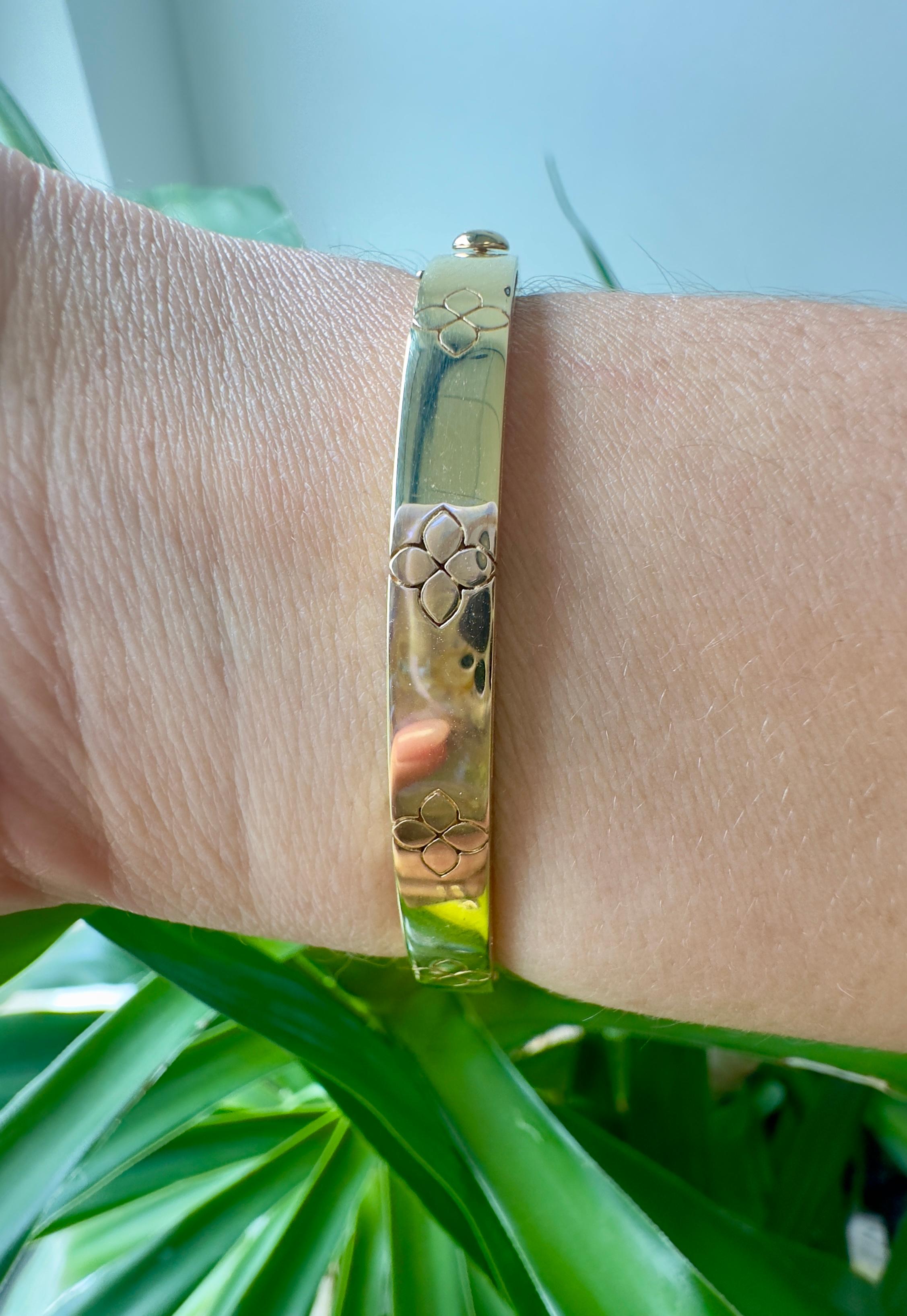 Roberto Coin 18k Yellow Gold Love in Verona Diamond Accent Bangle en vente 2