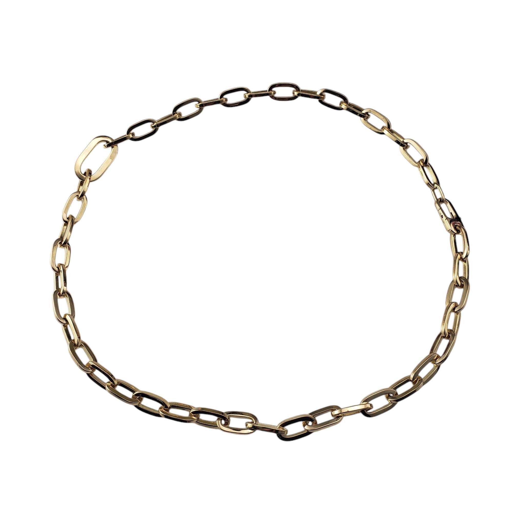 Roberto Coin 18K Yellow Gold Oval Link Paper Clip Necklace-

This stunning necklace showcases a series of meticulously crafted oval links, seamlessly interwoven to create a fluid and elegant chain. As with all Roberto Coin creations, this necklace