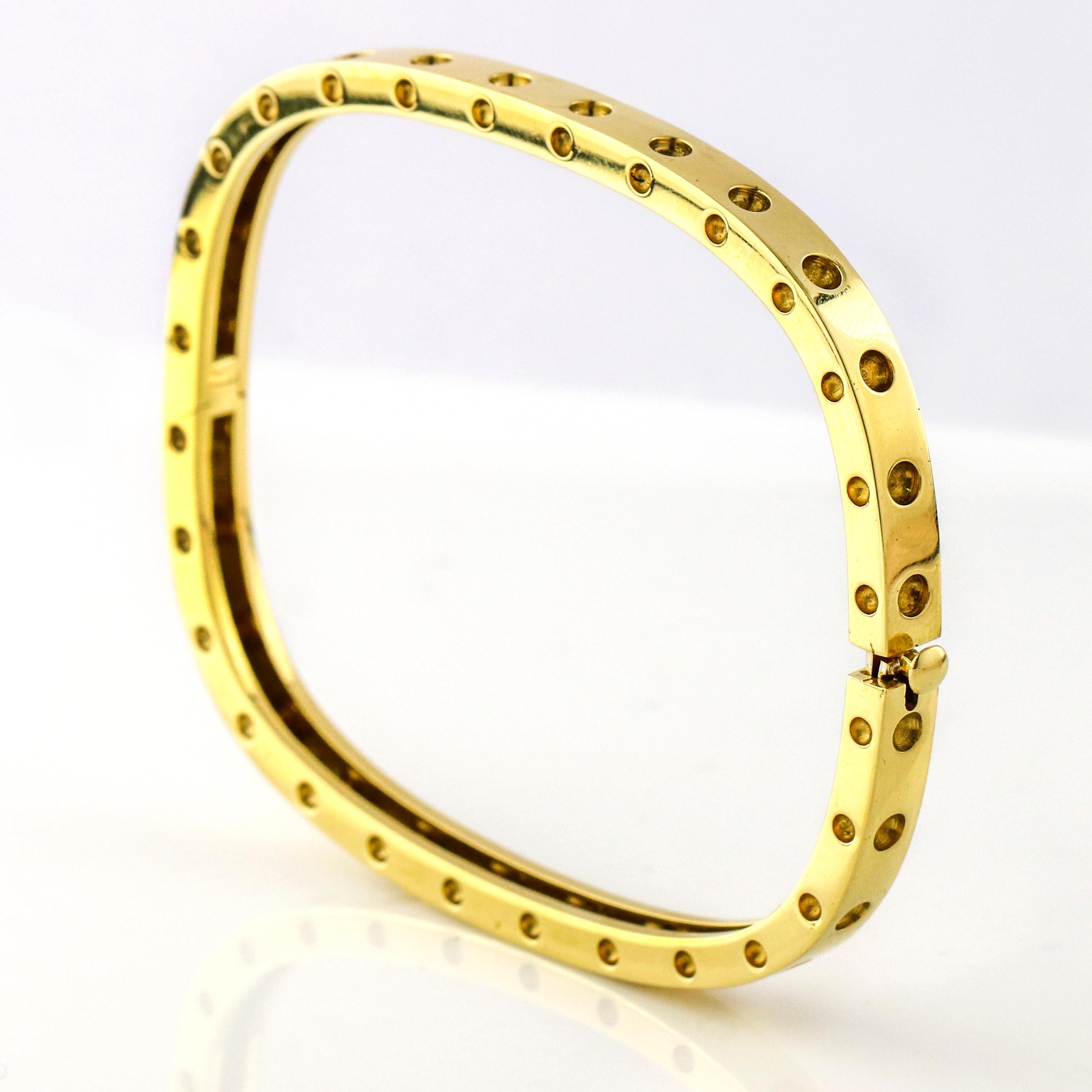 Women's Roberto Coin 18 Karat Yellow Gold Pois Moi Bangle Bracelet For Sale