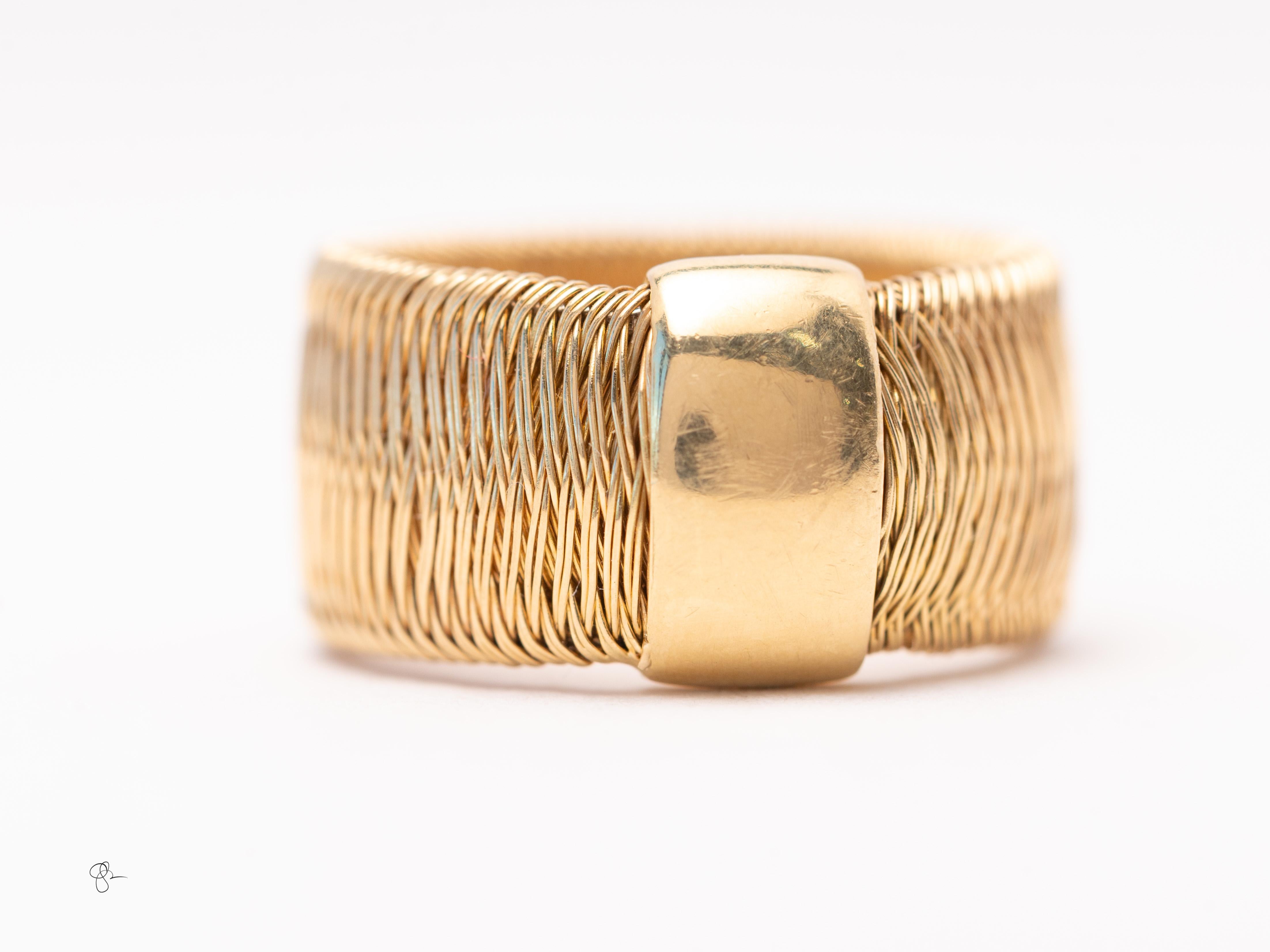 Roberto Coin Anillo de oro amarillo de 18 quilates con banda tejida Diseñador italiano de alta joyería en Bastante bueno estado para la venta en Tucson, AZ
