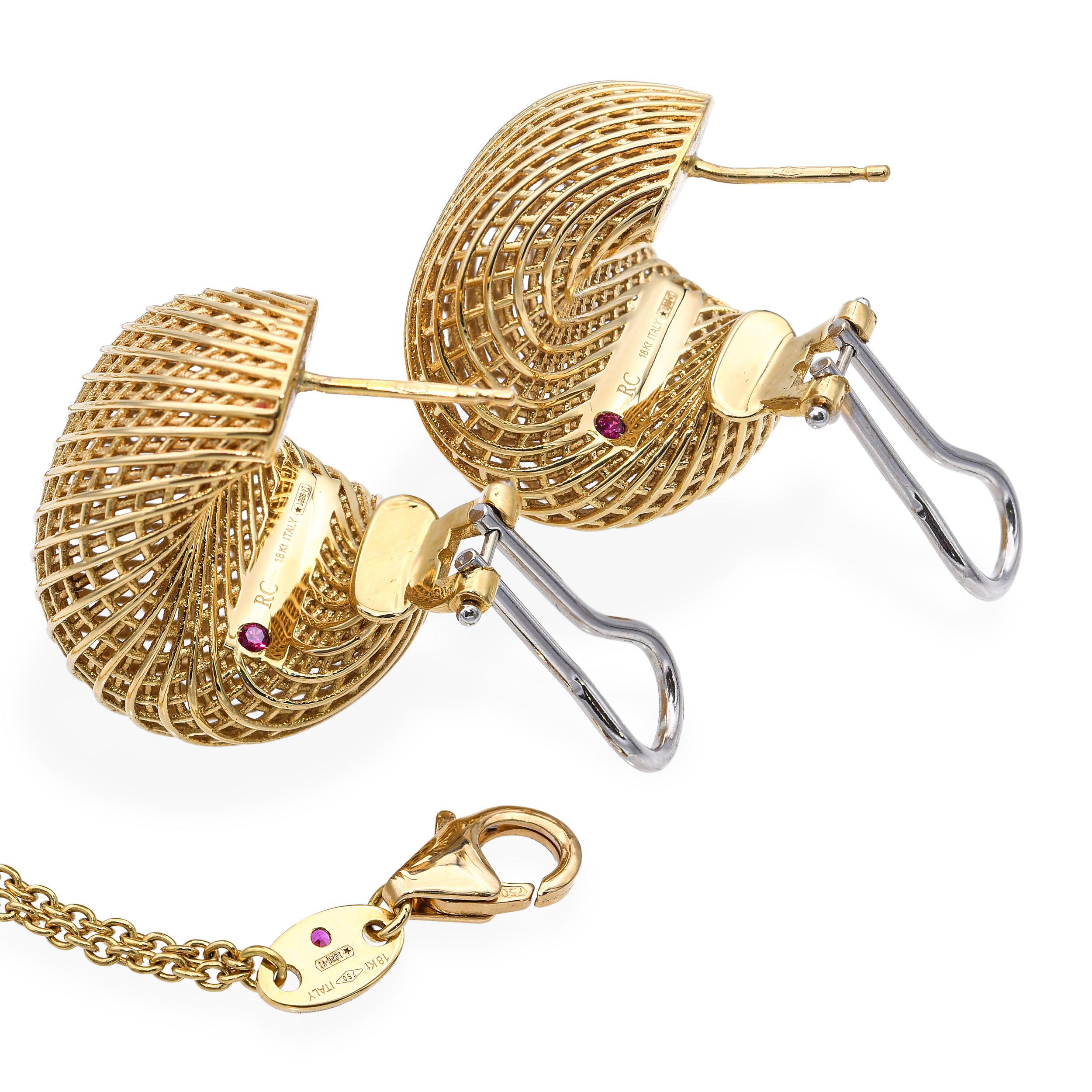 Elevate your collection with this exquisite vintage Roberto Coin set, crafted in rich 18k yellow gold. Featuring a finely woven design, the matching necklace and earrings showcase the brand’s signature elegance and timeless Italian craftsmanship.