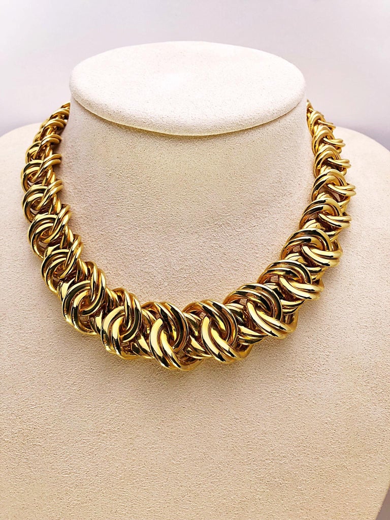 Download Roberto Coin 1990s 18 Karat Yellow Gold Double Knot Chain Link Necklace For Sale at 1stdibs