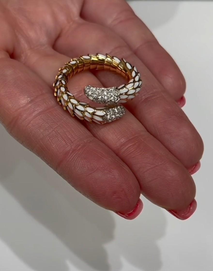 Roberto Coin Animalier - Anello a squama in oro 18 carati con smalto bianco e diamanti in vendita 1