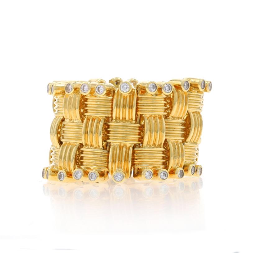 Size: 7 1/2 (approximate)
Sizing Fee: Up 1 size for $200 or Down 1 size for $150

Brand: Roberto Coin
Collection: Appassionata

Metal Content: 18k Yellow Gold

Stone Information

Natural Diamonds
Carat(s): .34ctw
Cut: Round Brilliant
Color: F -