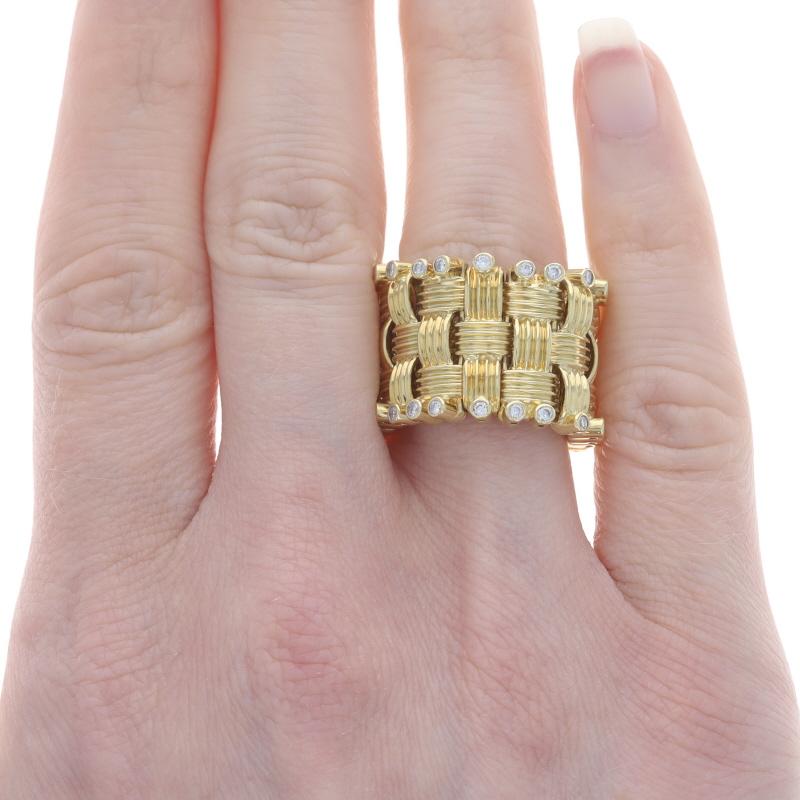 Roberto Coin Appassionata Diamond Band - Yellow Gold 18k Rd .34ctw Ring In Excellent Condition For Sale In Greensboro, NC