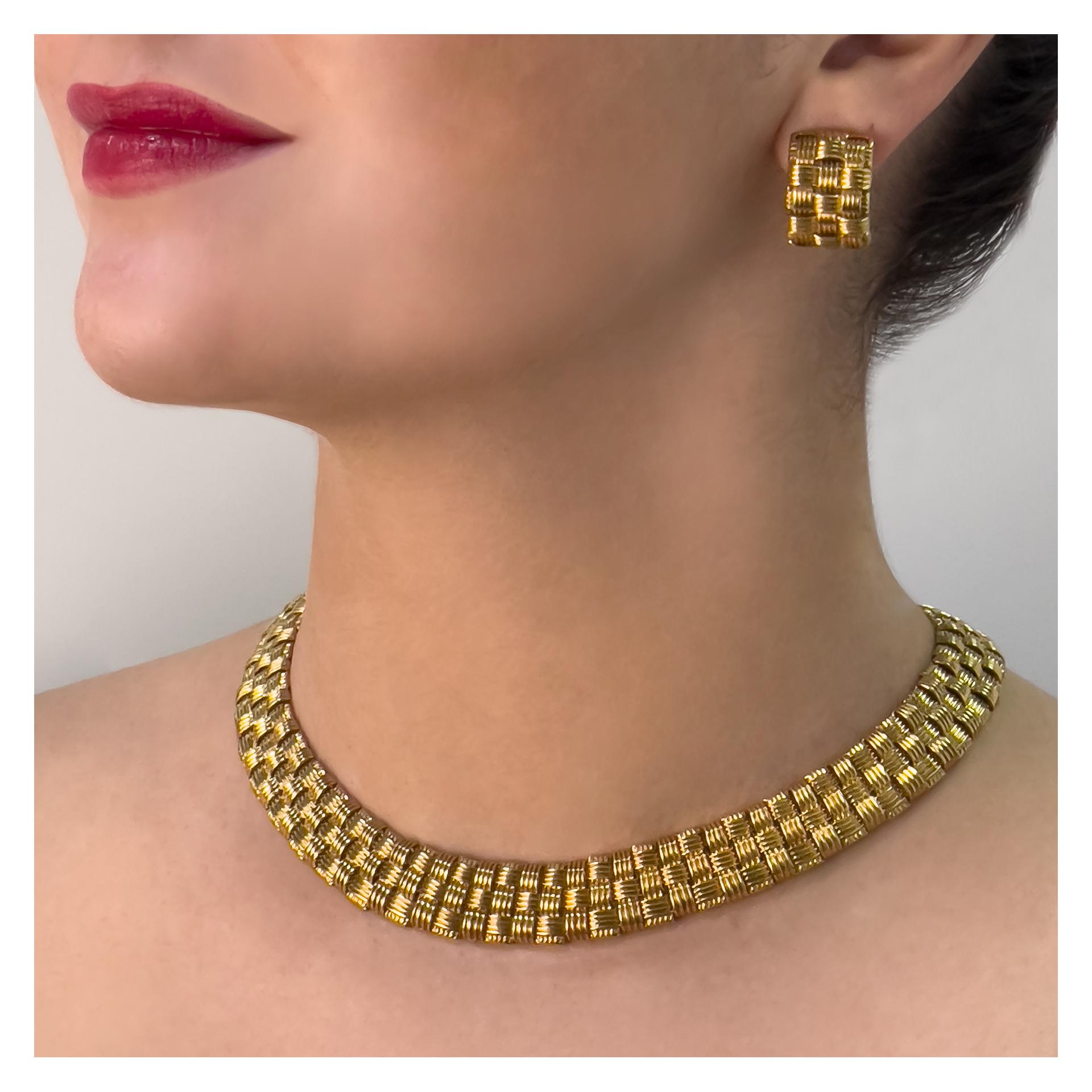 Roberto Coin Appassionata earring and necklace set in 18k yellow gold. Necklace length is 16 inches, width is 0.60 inches. Earrings length is 0.90 inches by 0.60 inches wide. Approximately 0.20 carats in F-G color, VVS-VS clarity diamonds in the