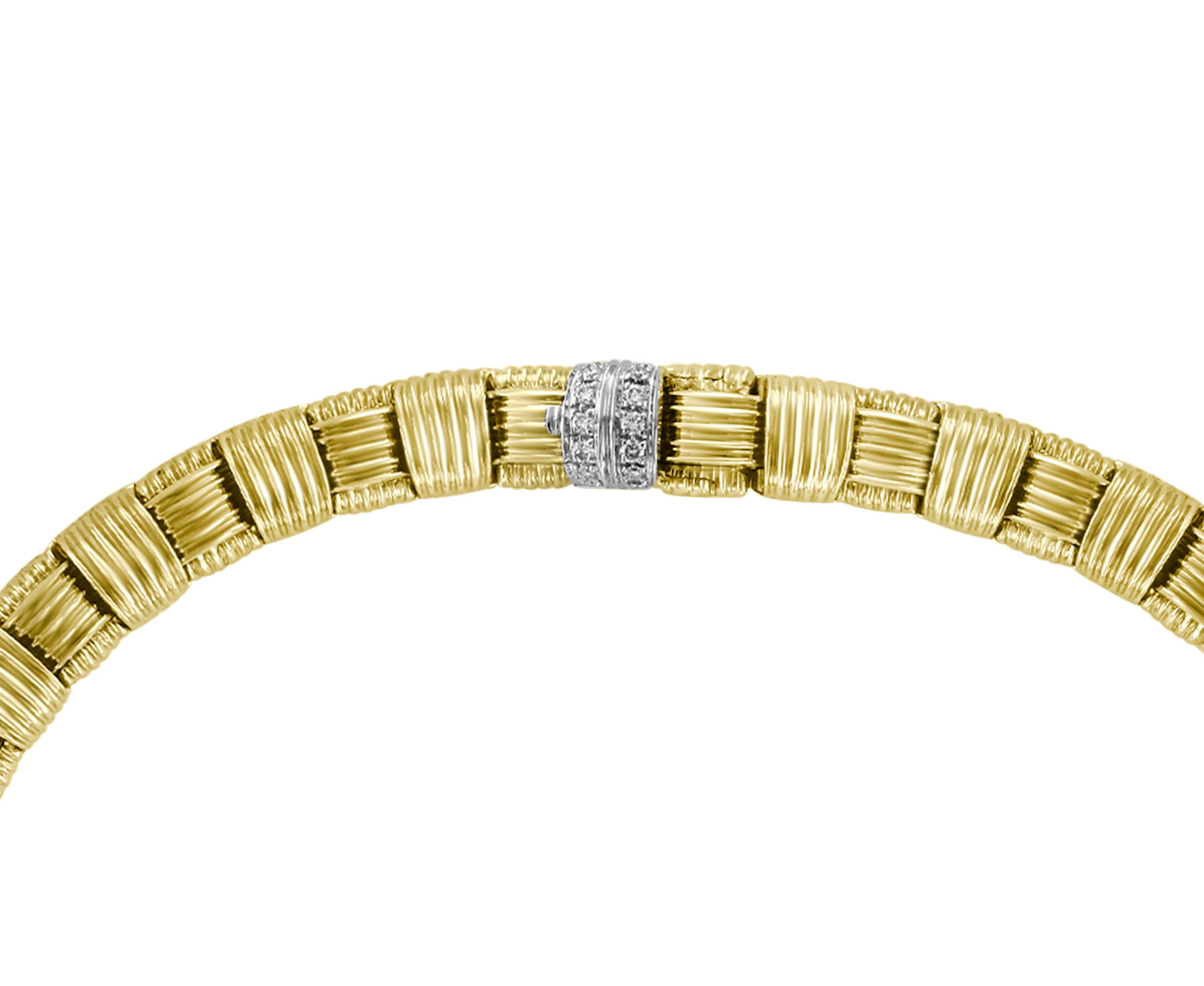 Women's Roberto Coin Appassionata Necklace in 18 Karat Gold 70 Grams and Diamonds For Sale