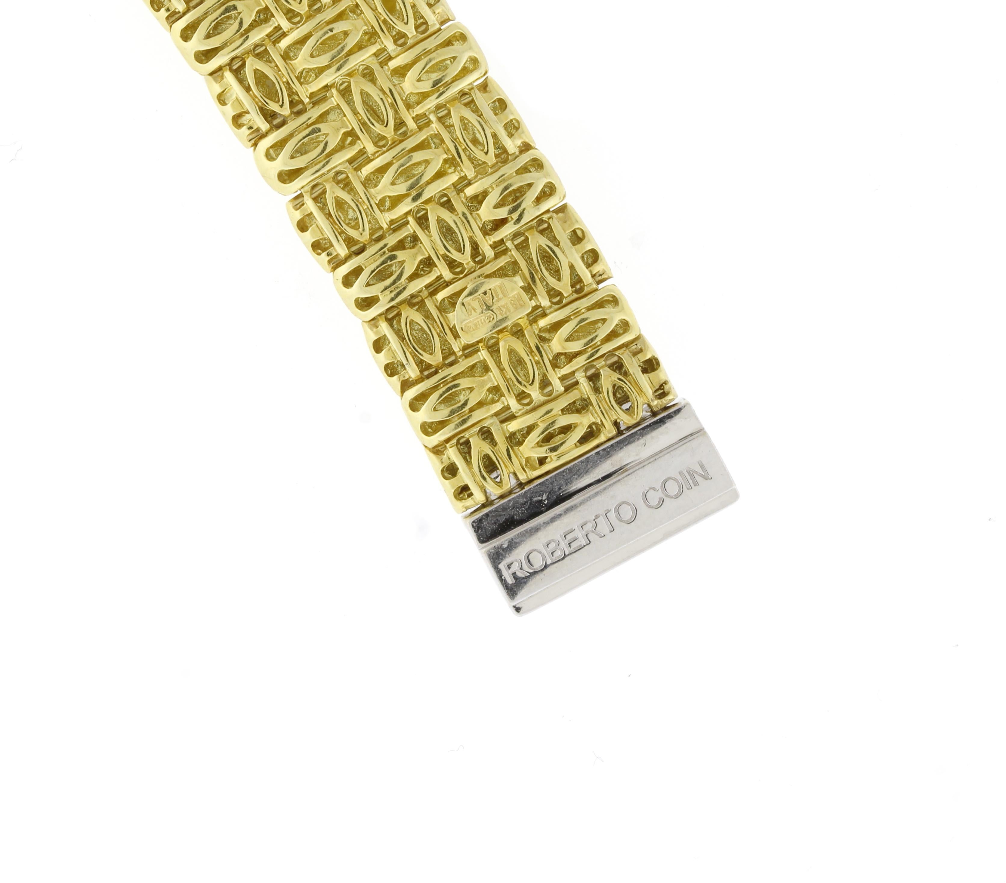 This Roberto Coin diamond bracelet is showcased of the Appassionata collection. Considered a work of art, the 18kt yellow gold piece features three woven rows, creating a basket weave pattern that is rich and luxurious.
♦ Designer: Roberto Coin
♦