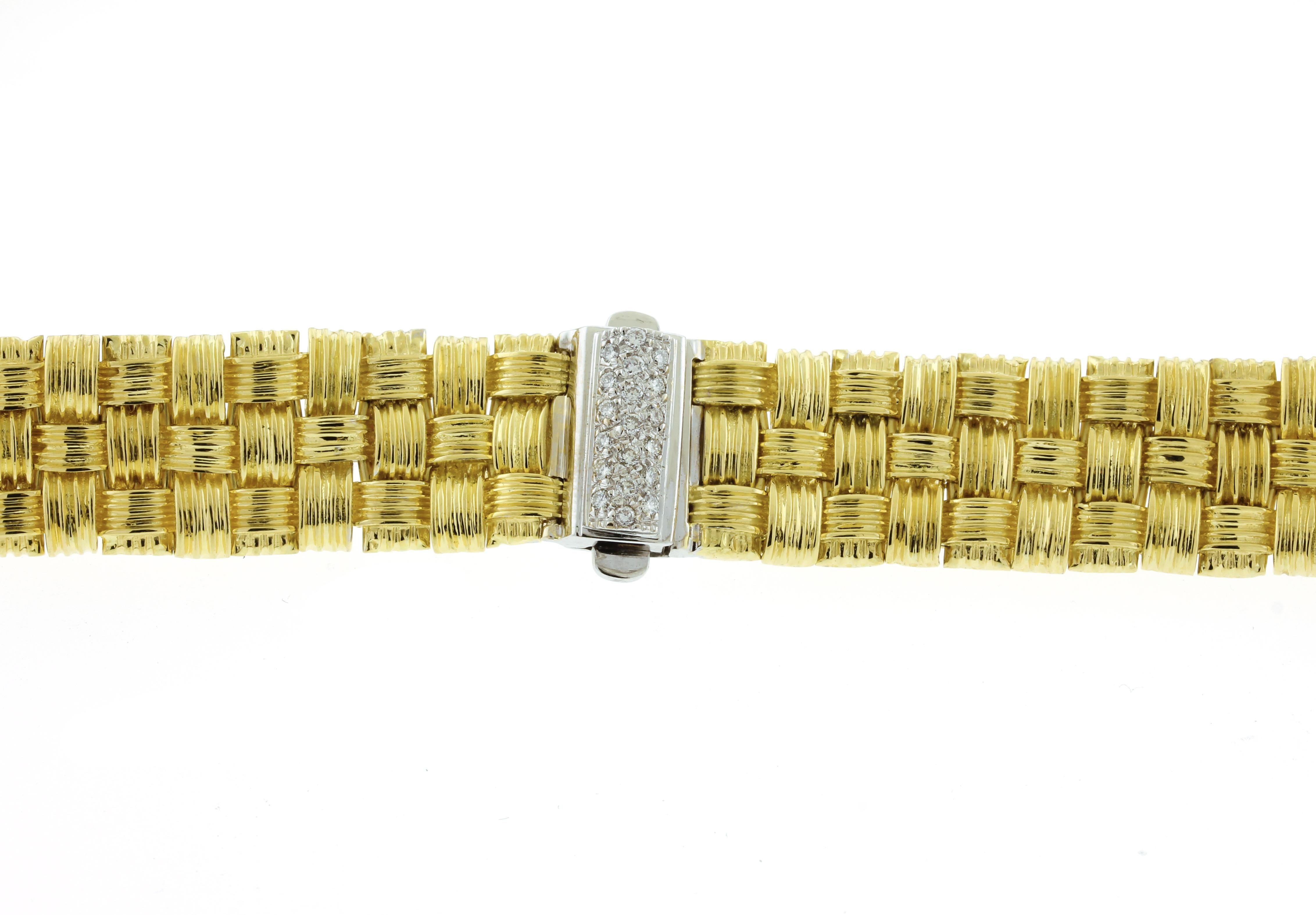 This Roberto Coin diamond necklace is showcased of the Appassionata collection. Considered a work of art, the 18kt yellow gold piece features three woven rows, creating a basket weave pattern that is rich and luxurious.

♦ Designer: Roberto Coin 
♦