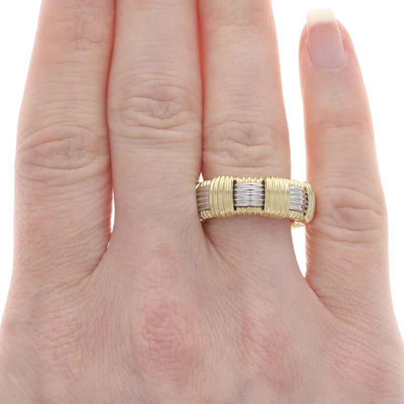 Roberto Coin Appassionata Woven Band - Yellow Gold 18k Statement Ring Size 6 In Excellent Condition For Sale In Greensboro, NC
