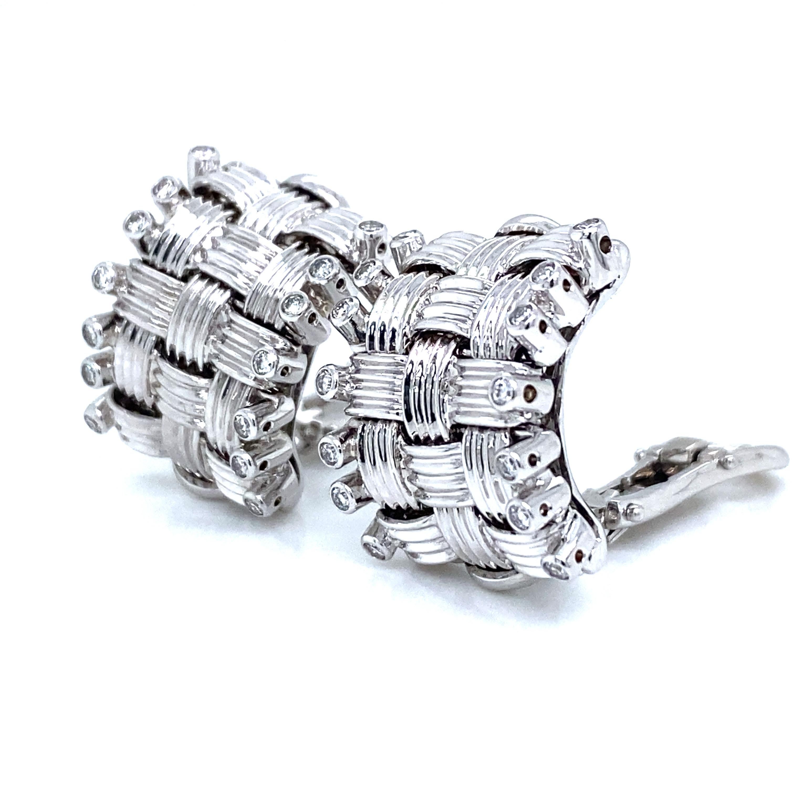 Taglio rotondo Roberto Coin Orecchino con diamante intrecciato Appassionata in oro bianco 18 carati in vendita