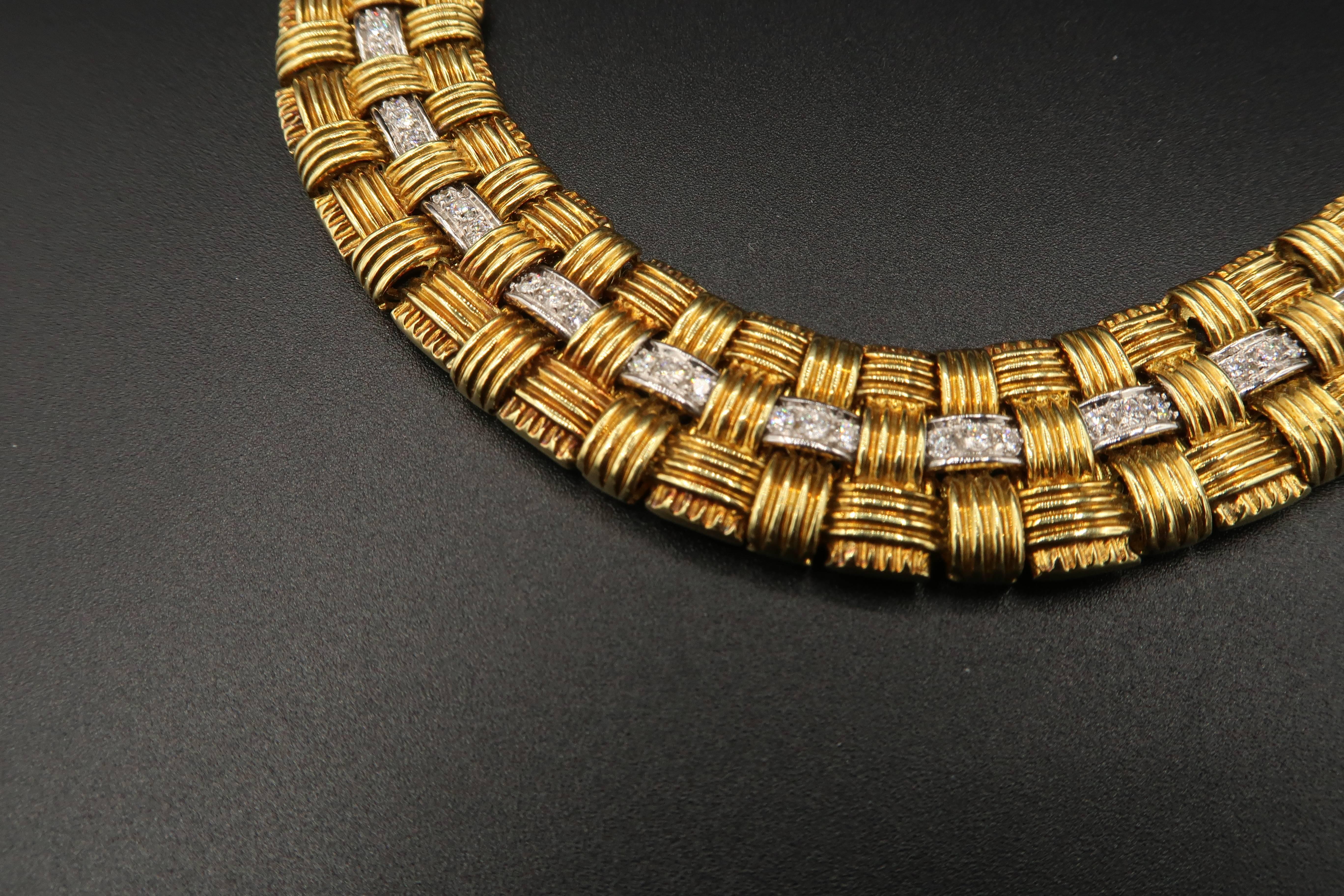 As flexible and sinuous as cloth, this Appassionata gold mesh necklace possesses the appearance of antique golden fabric. The name of the collection recalls the richness and love that Roberto Coin dedicated to this collection. Appassionata is the