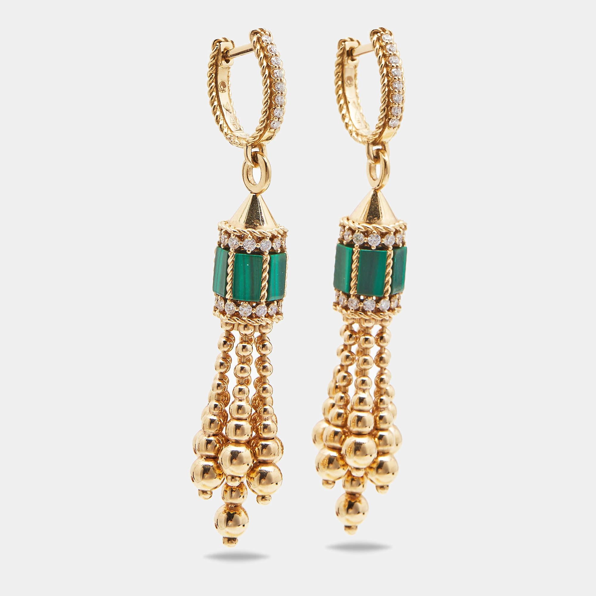 Un tocco femminile e un fascino chic caratterizzano questi splendidi orecchini Roberto Coin. Realizzati con materiali di alta qualità, saranno bellissimi quando li abbinerai ai tuoi abiti e agli altri accessori.